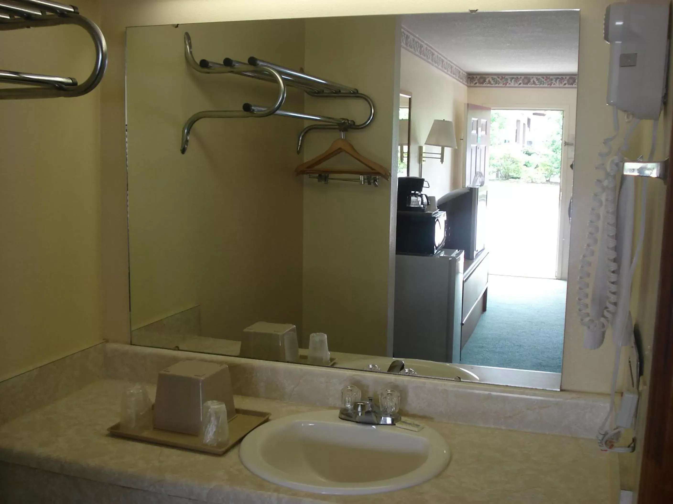 Bathroom in Western Motel - Camilla