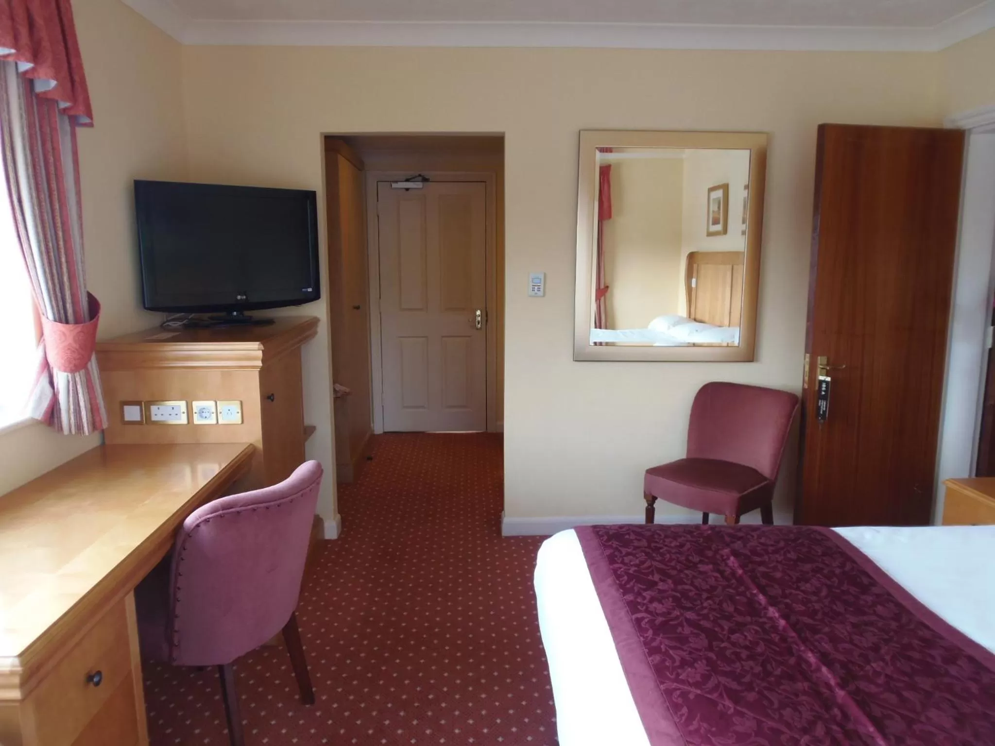 Photo of the whole room, Bed in Lakeside International Hotel