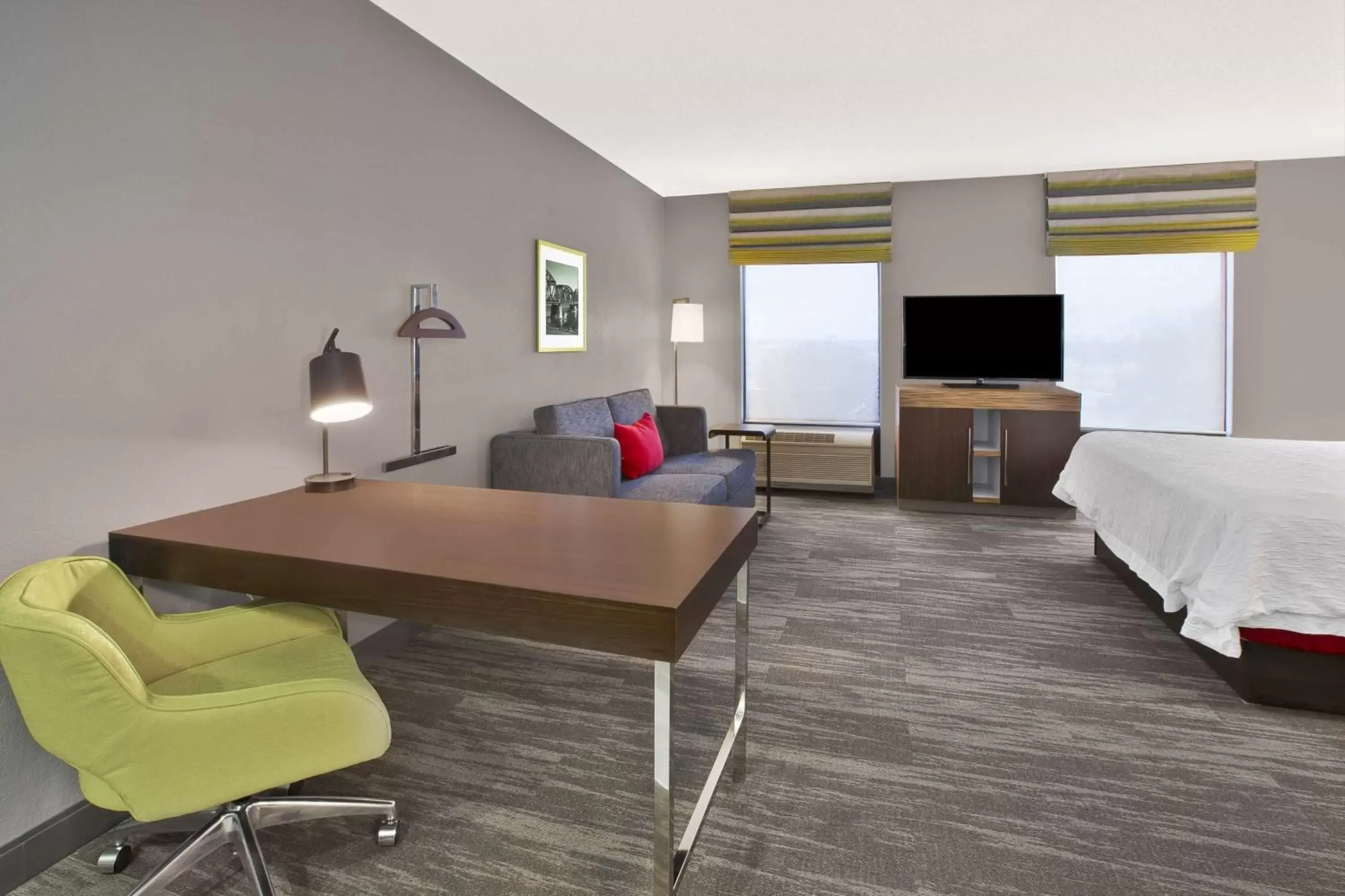 Bedroom, Seating Area in Hampton Inn & Suites Springboro