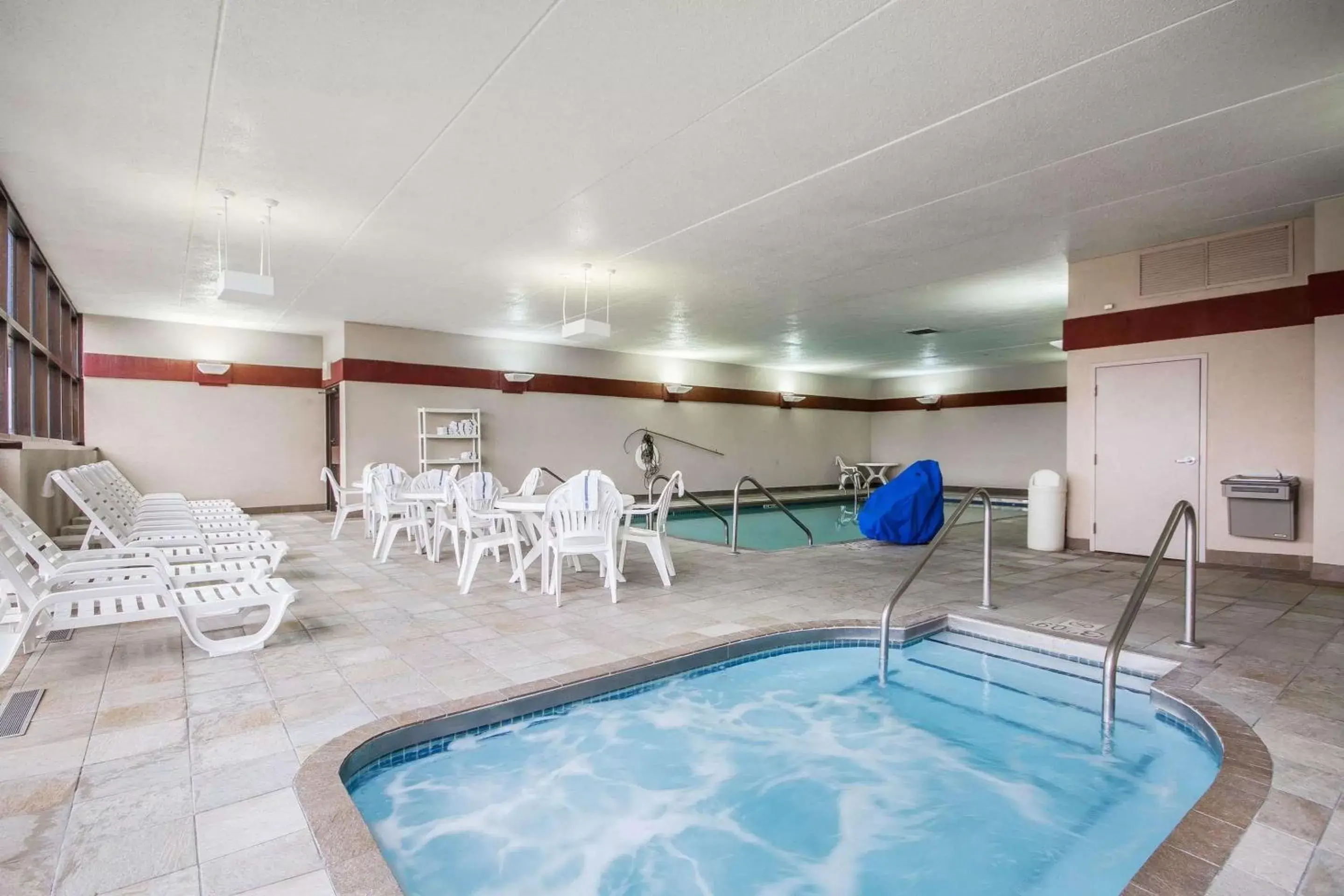 On site, Swimming Pool in Comfort Inn & Suites Madison - Airport