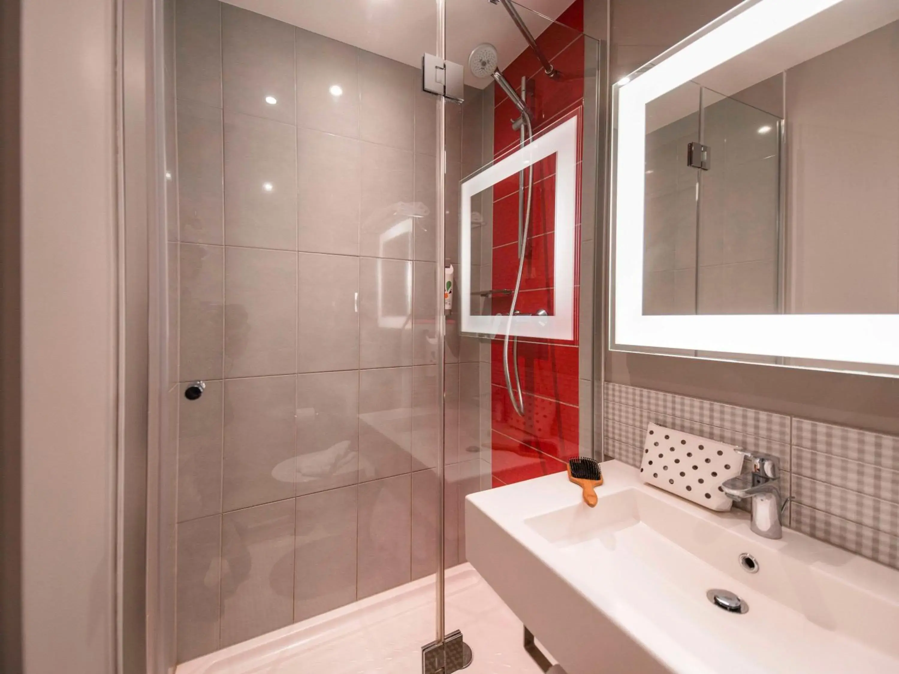 Property building, Bathroom in ibis Styles Lille Centre Grand Place