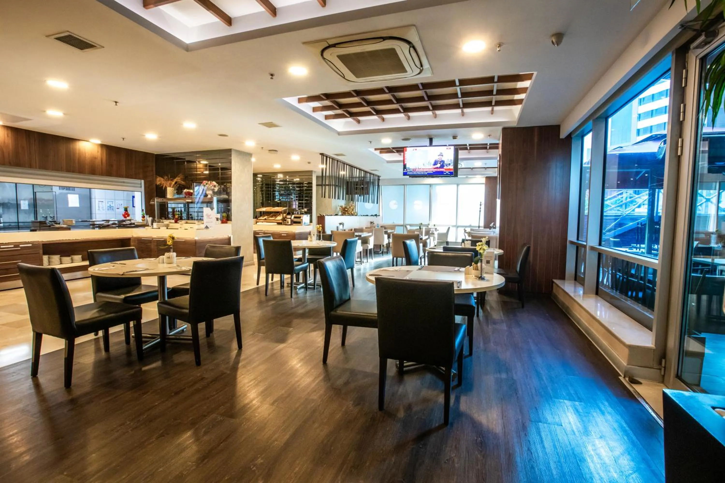 Restaurant/places to eat in Ramada Encore Istanbul Kartal