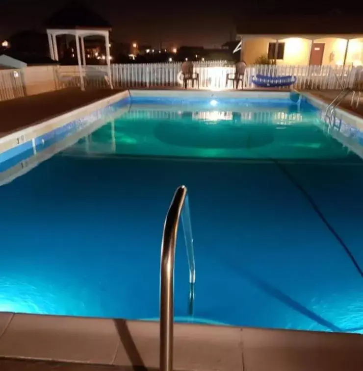 Swimming Pool in Outer Banks Motor Lodge