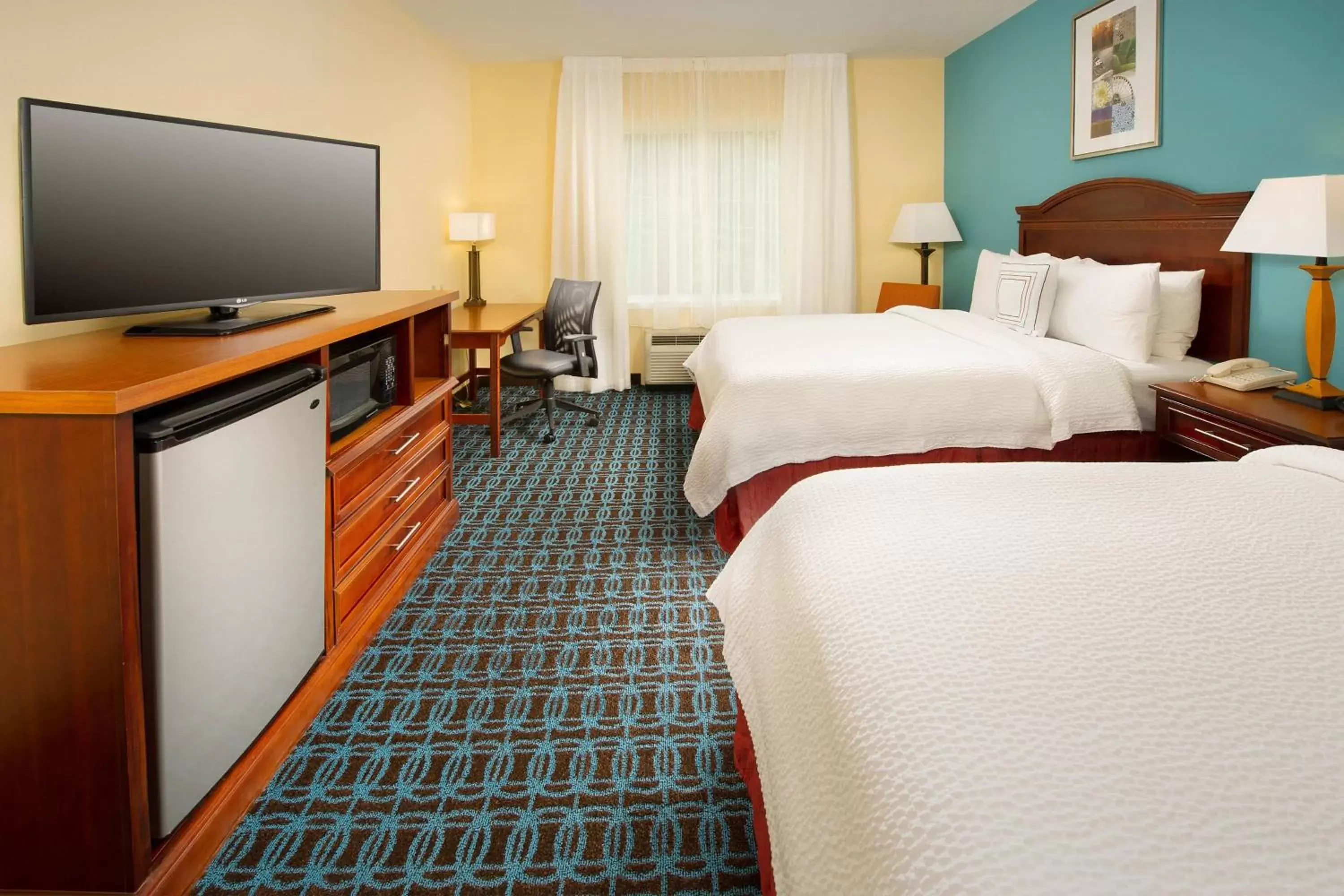 Photo of the whole room, Bed in Fairfield Inn & Suites by Marriott Waco North
