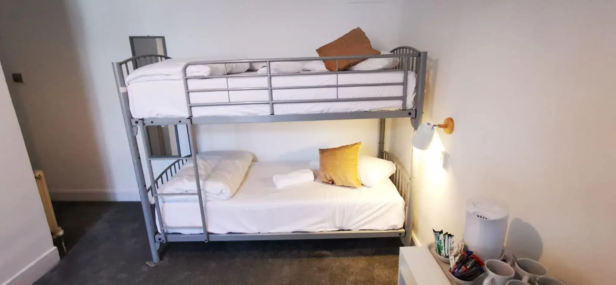 bunk bed, Bed in Horizon B And B