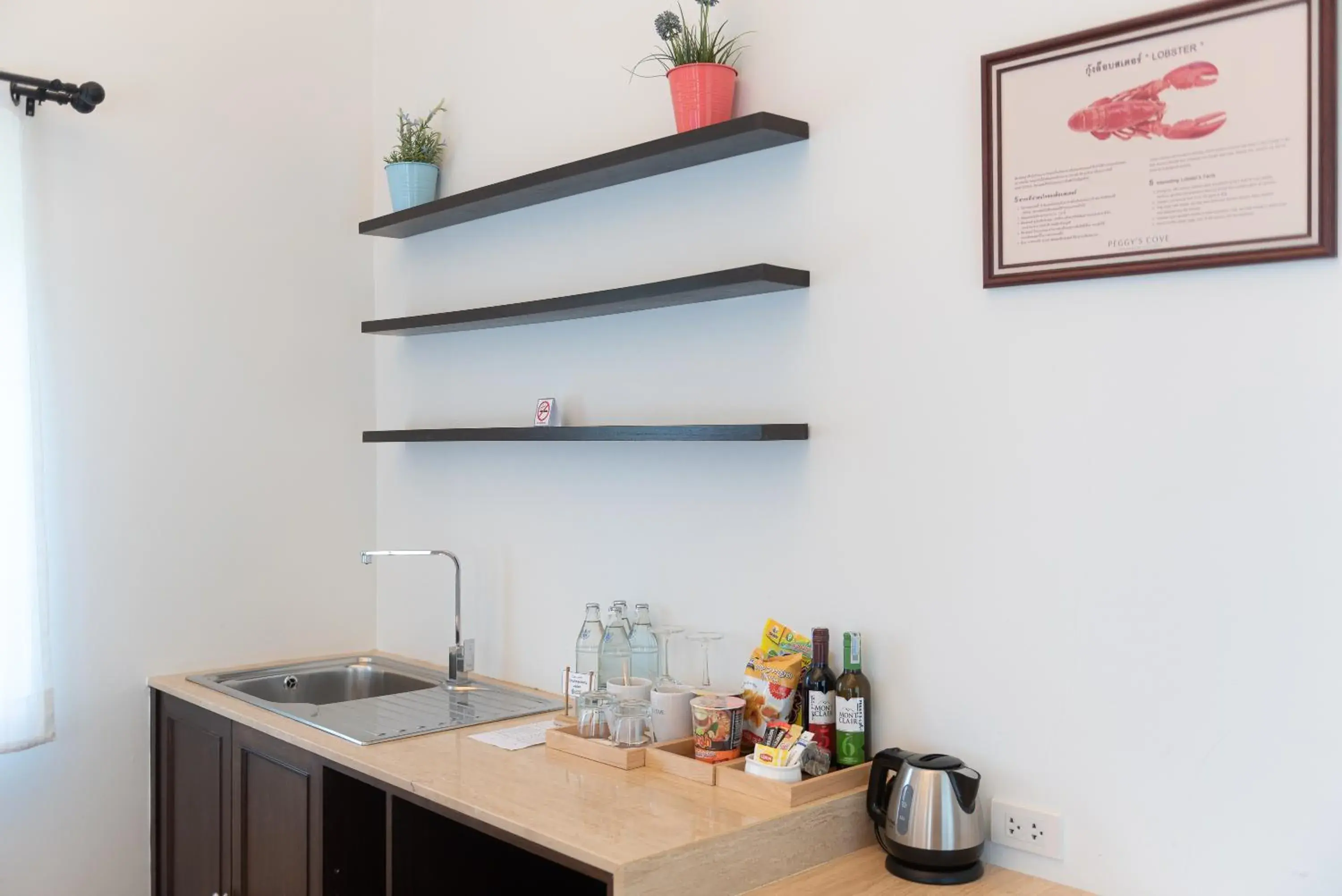 Coffee/tea facilities, Kitchen/Kitchenette in Peggy's Cove Resort