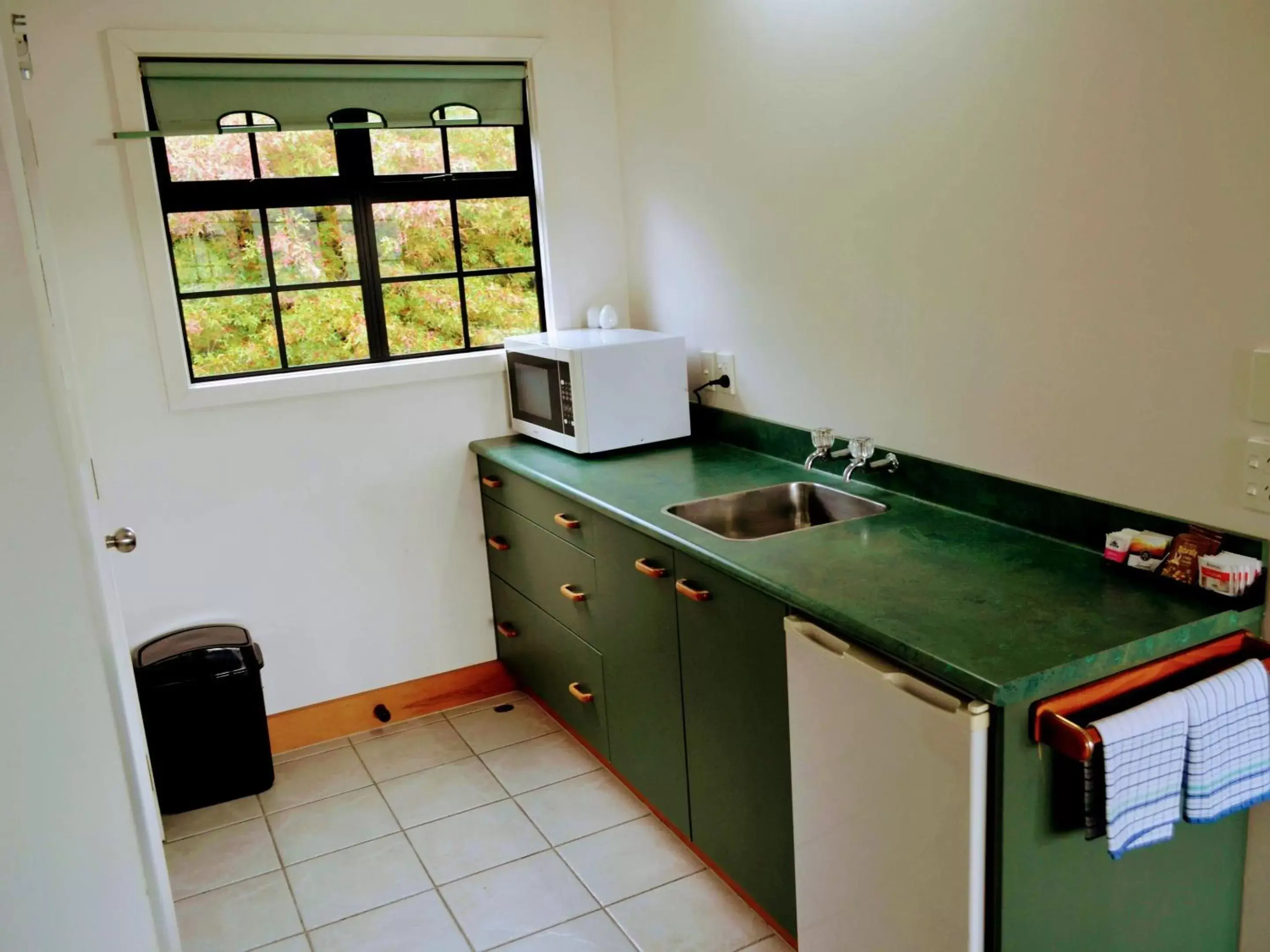 Kitchen/Kitchenette in Salty Dog Inn