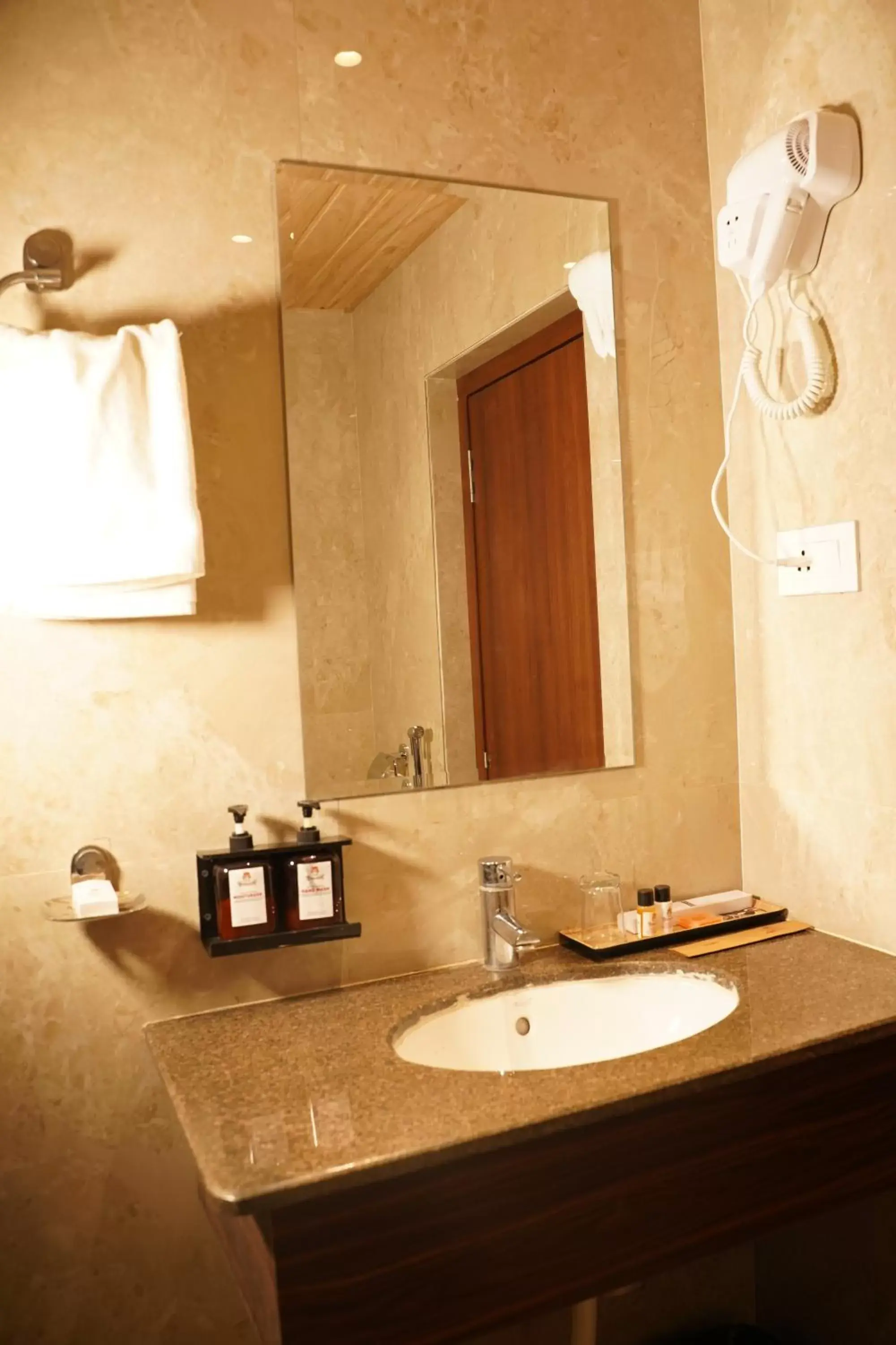 Bathroom in Hotel Gorbandh