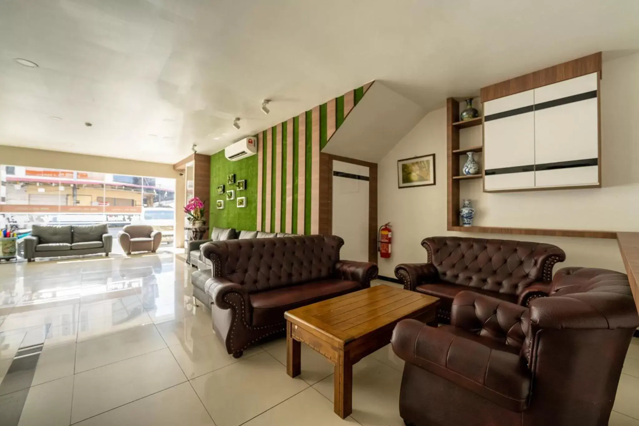 Lobby or reception in MRJ Hotel Wakaf Che Yeh 1 Lobby or reception in MRJ Hotel Wakaf Che Yeh 1