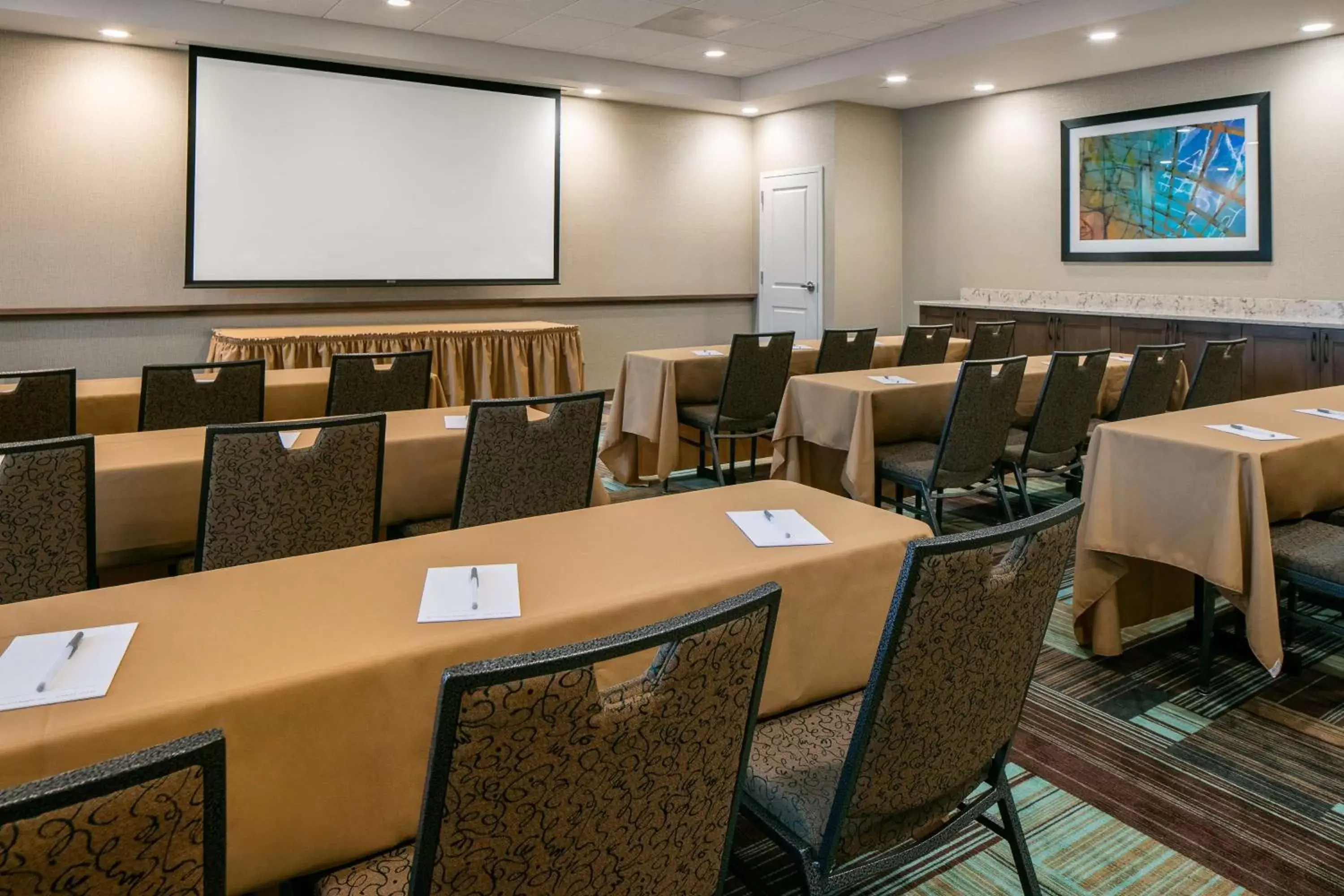 Meeting/conference room in Hampton Inn & Suites Mason City, IA