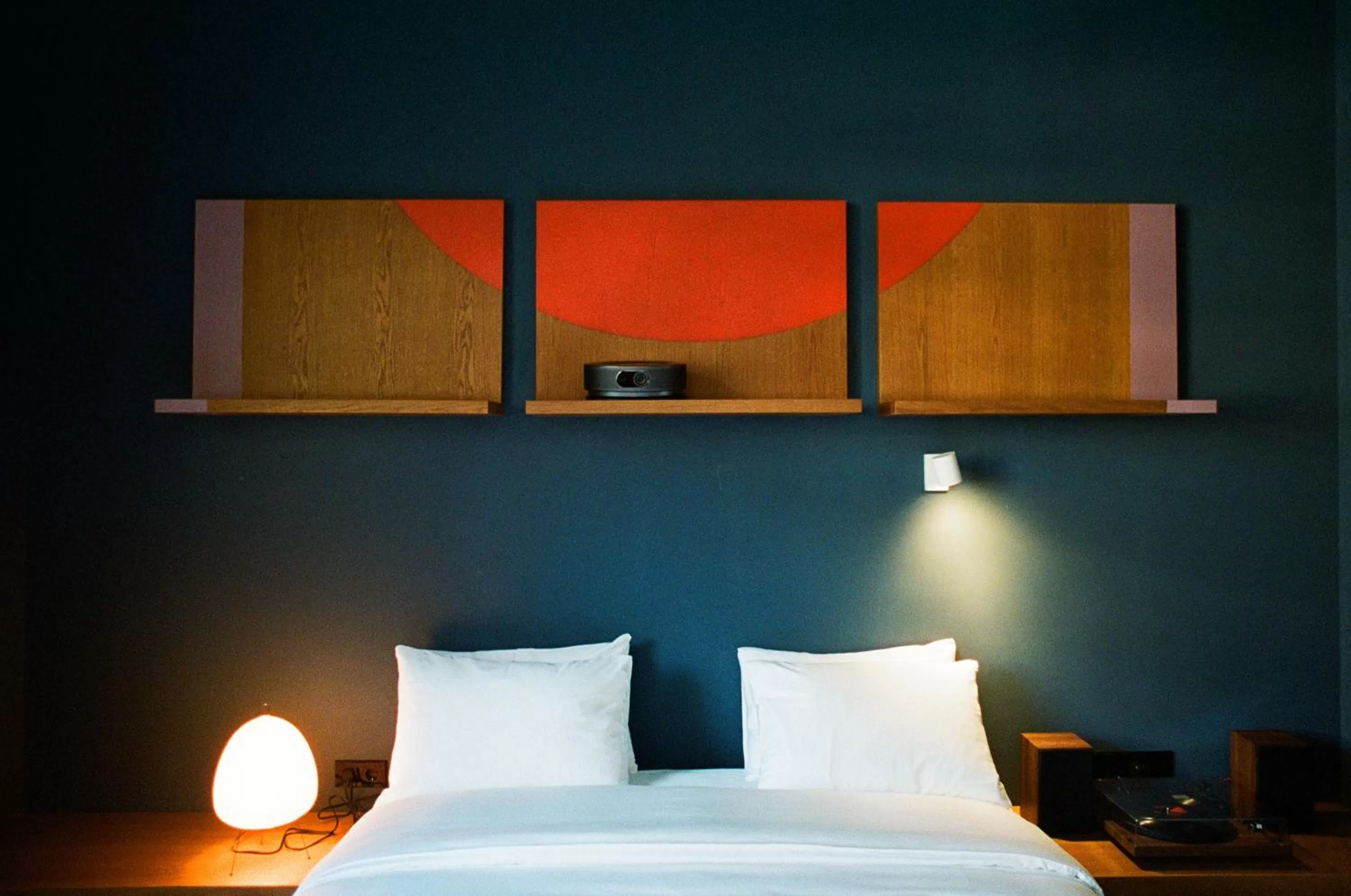 Bedroom, Bed in Blueberry Nights