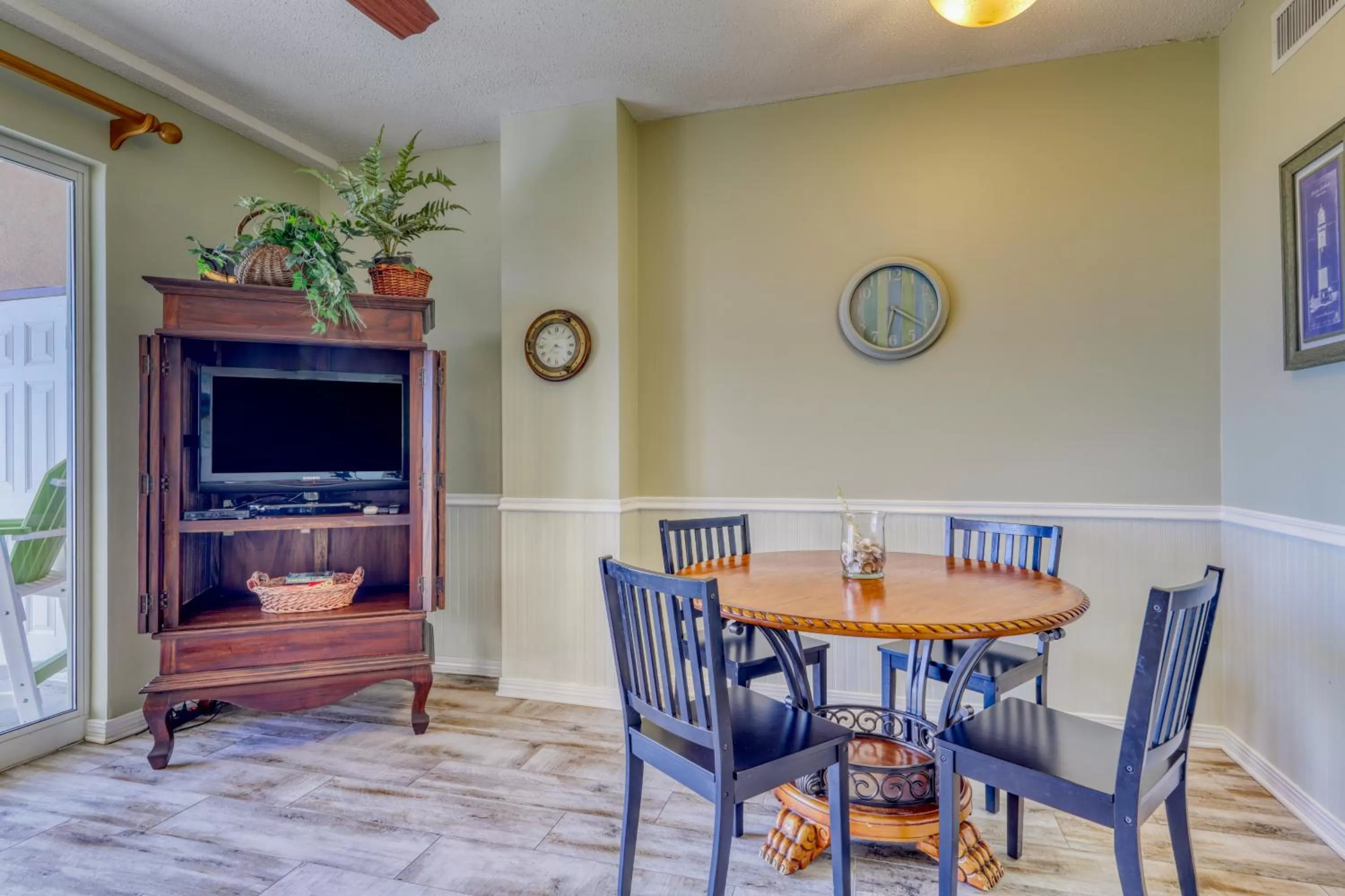 Dining Area in The Dunes #707