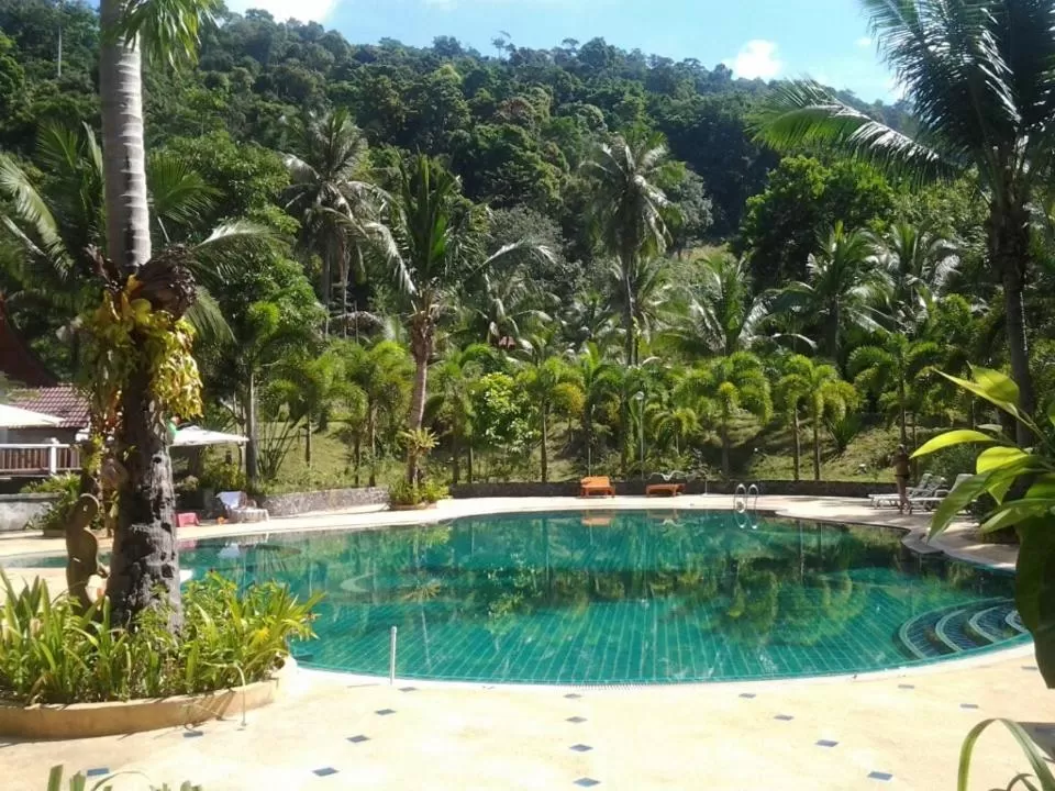 Bed in Koh Chang Thai Garden Hill Resort