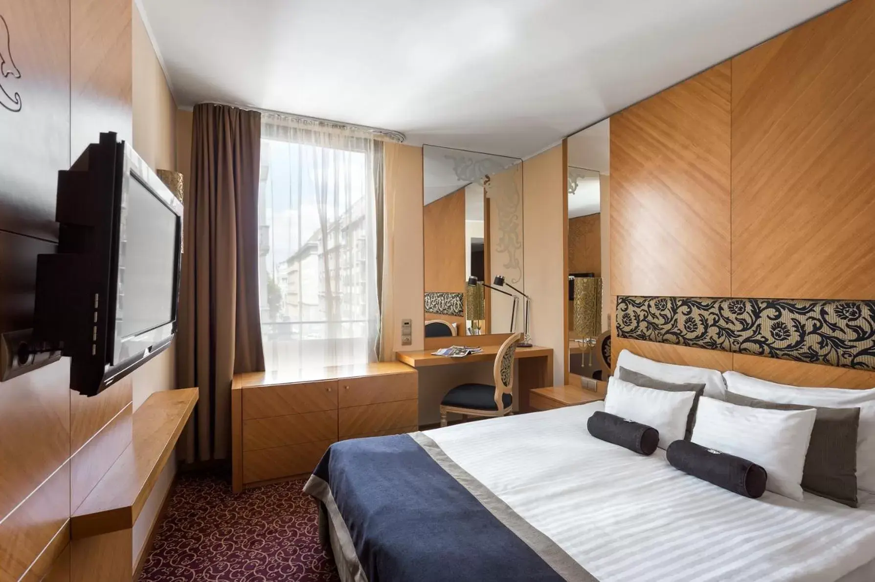 Bedroom, Bed in Marmara Hotel Budapest