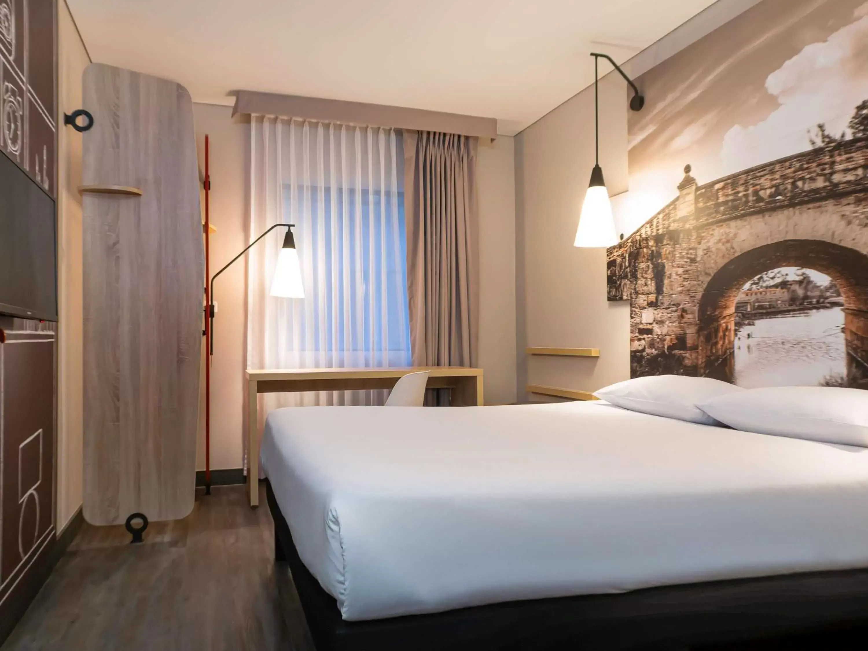 Photo of the whole room, Bed in ibis Chia Photo of the whole room, Bed in ibis Chia