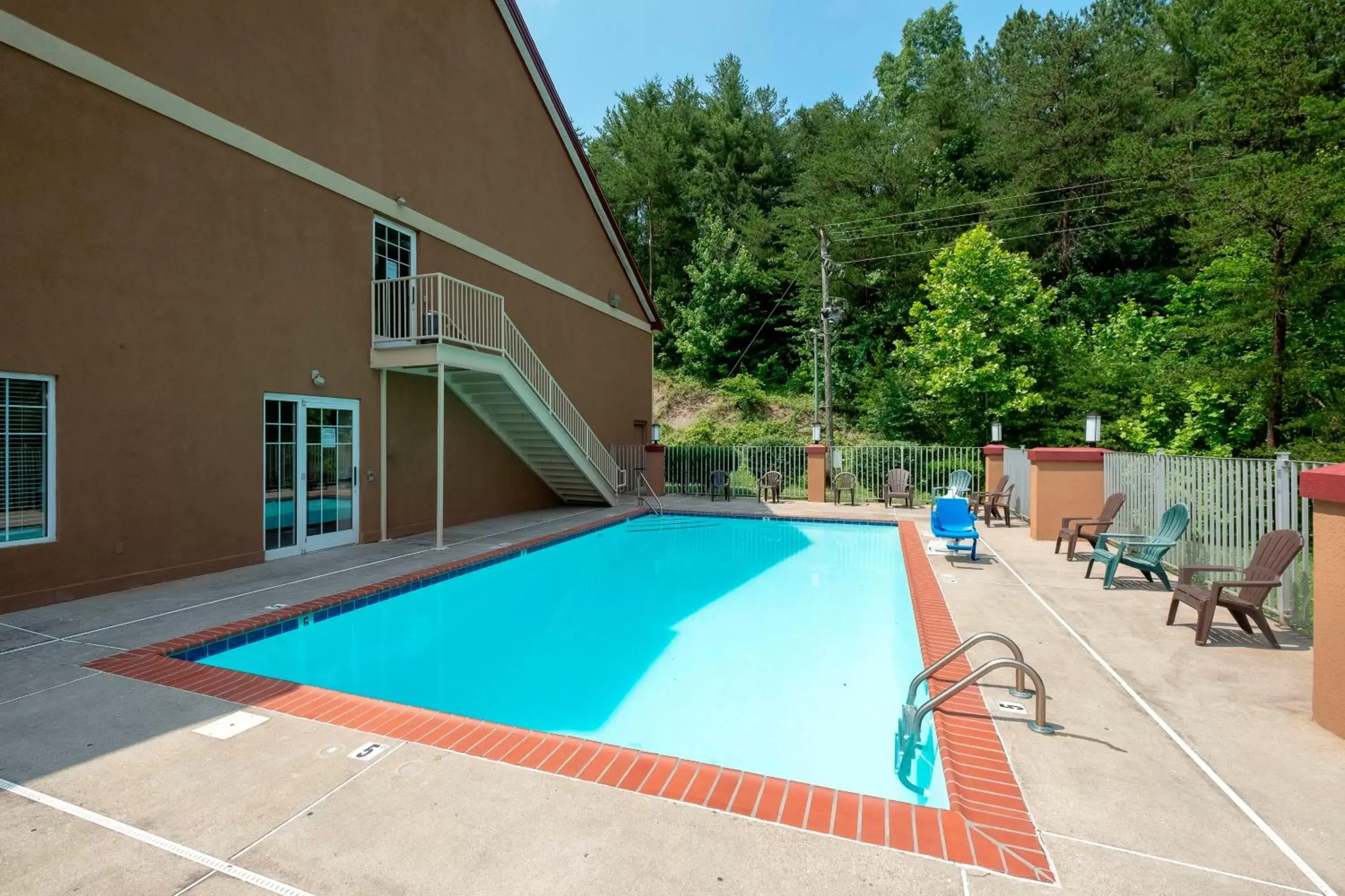 Swimming Pool in Red Roof Inn & Suites Corbin