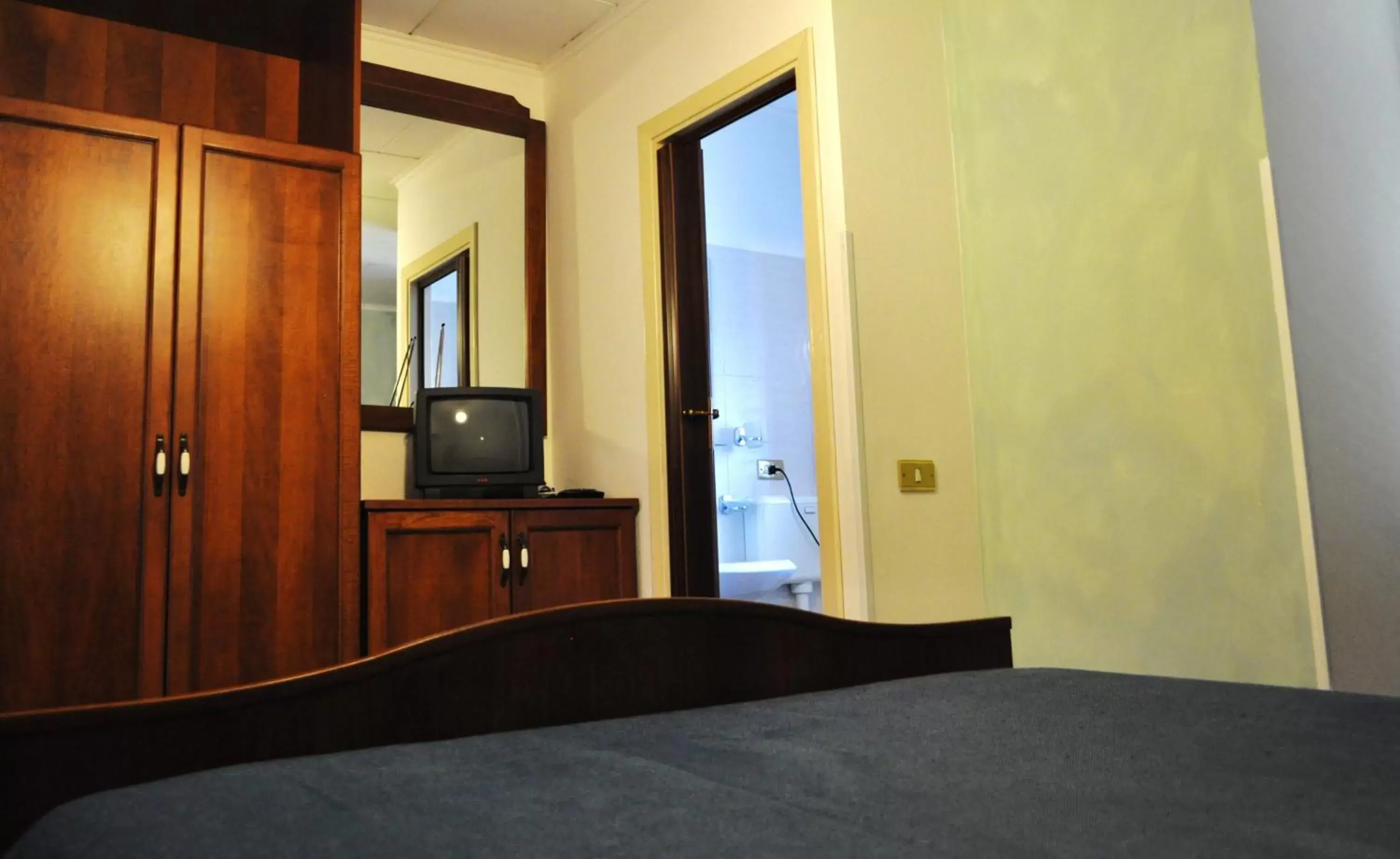 Photo of the whole room, Bed in Albergo Miramonti