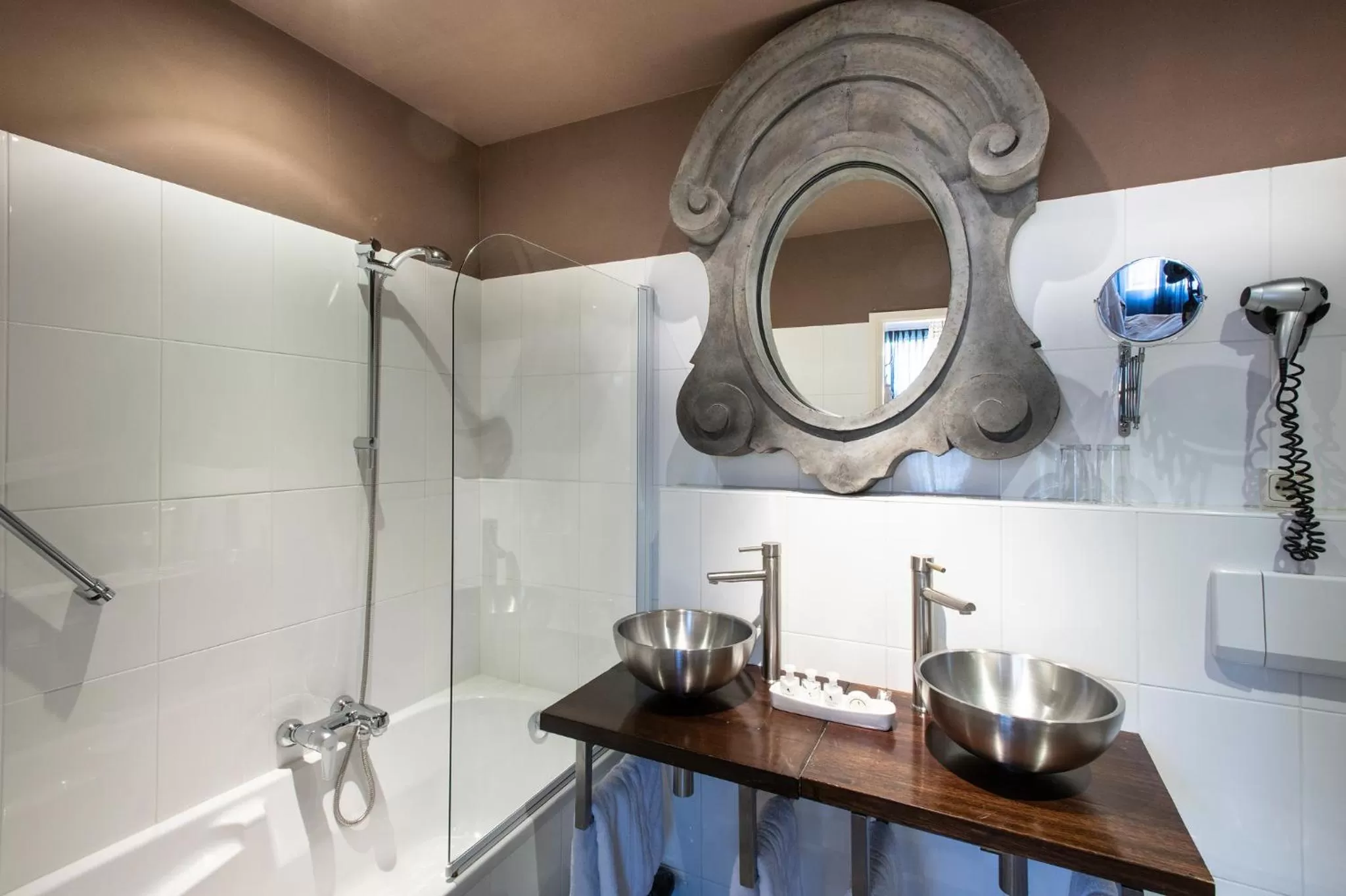 Bed in l'Auberge Damhotel