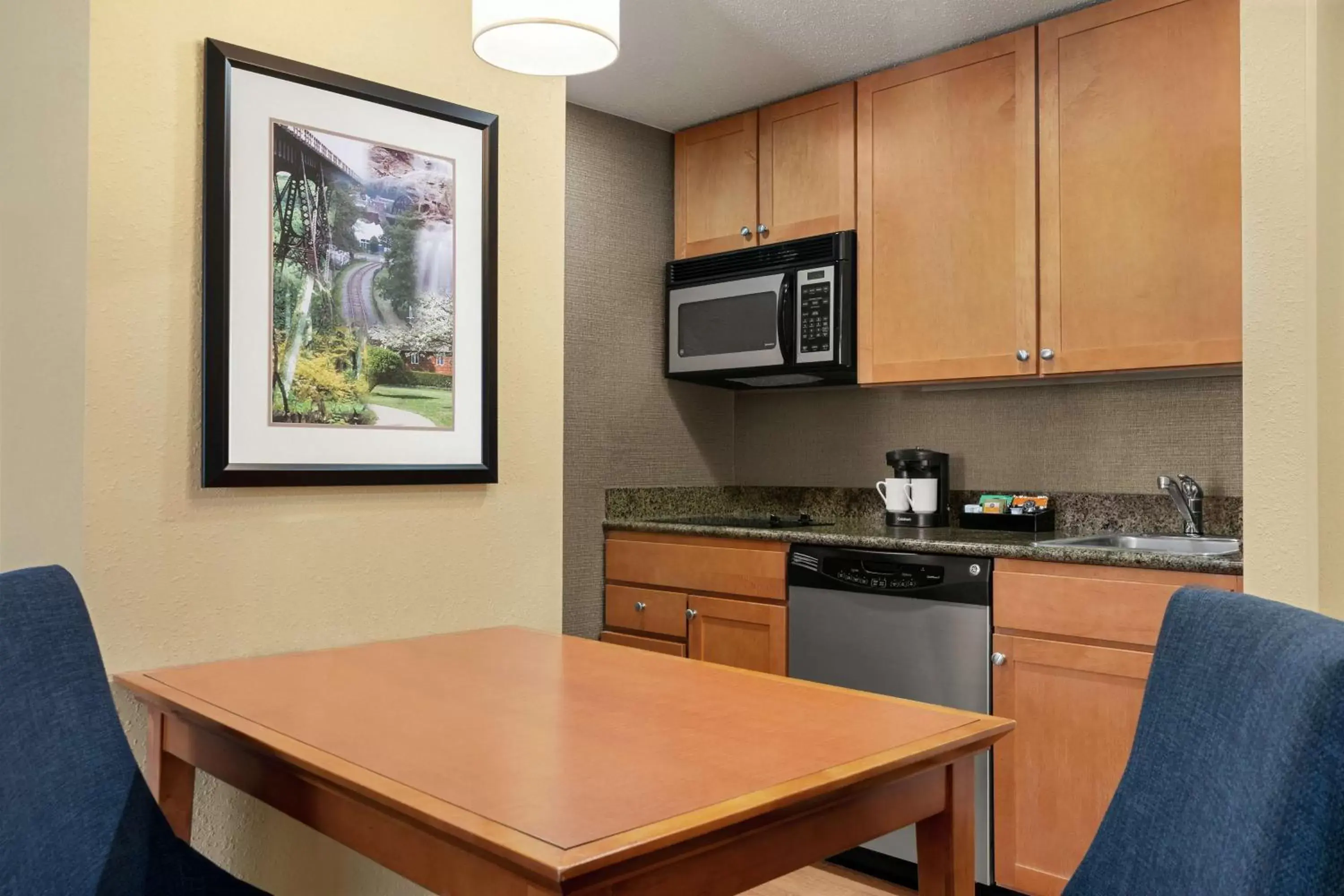 Kitchen or kitchenette, Kitchen/Kitchenette in Homewood Suites by Hilton Allentown-Bethlehem Airport