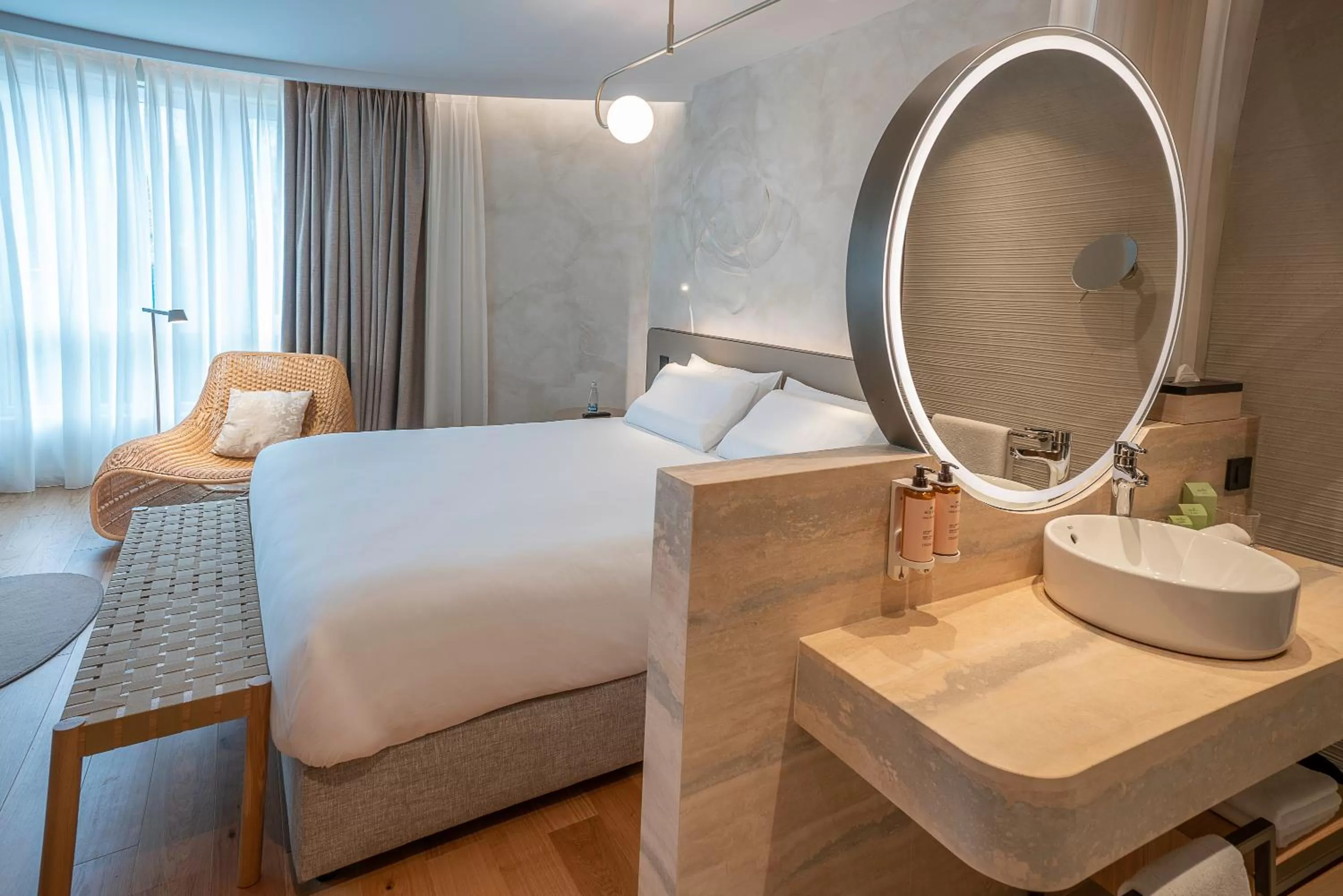 Bathroom, Bed in Maison Sofia - MGallery