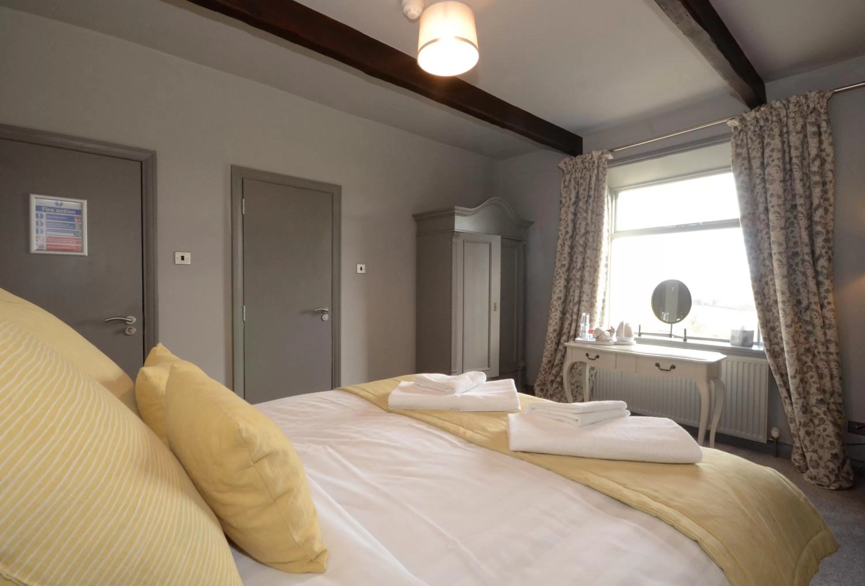 Bedroom, Bed in The Alma Inn