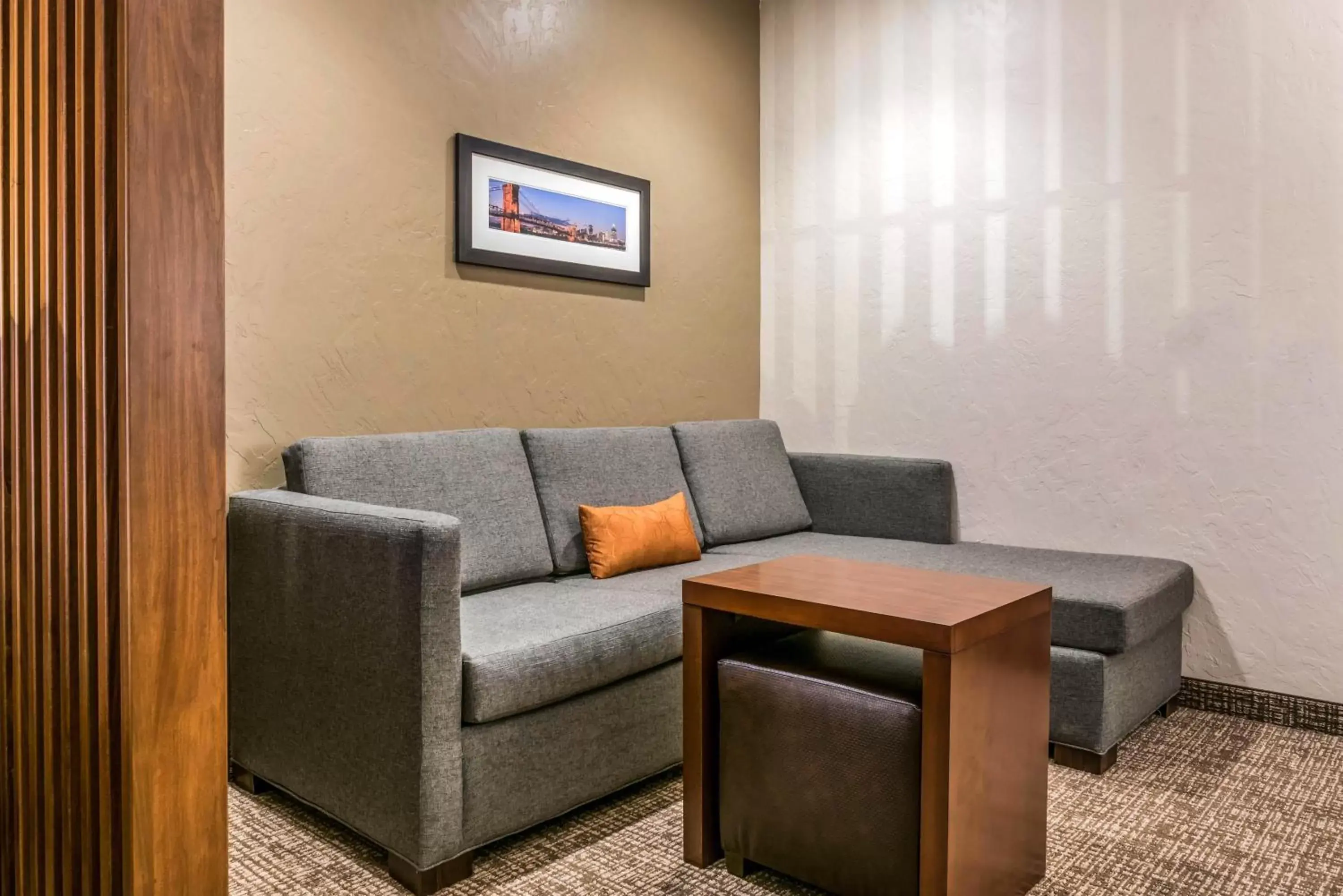 Seating Area in Comfort Suites Florence - Cincinnati South