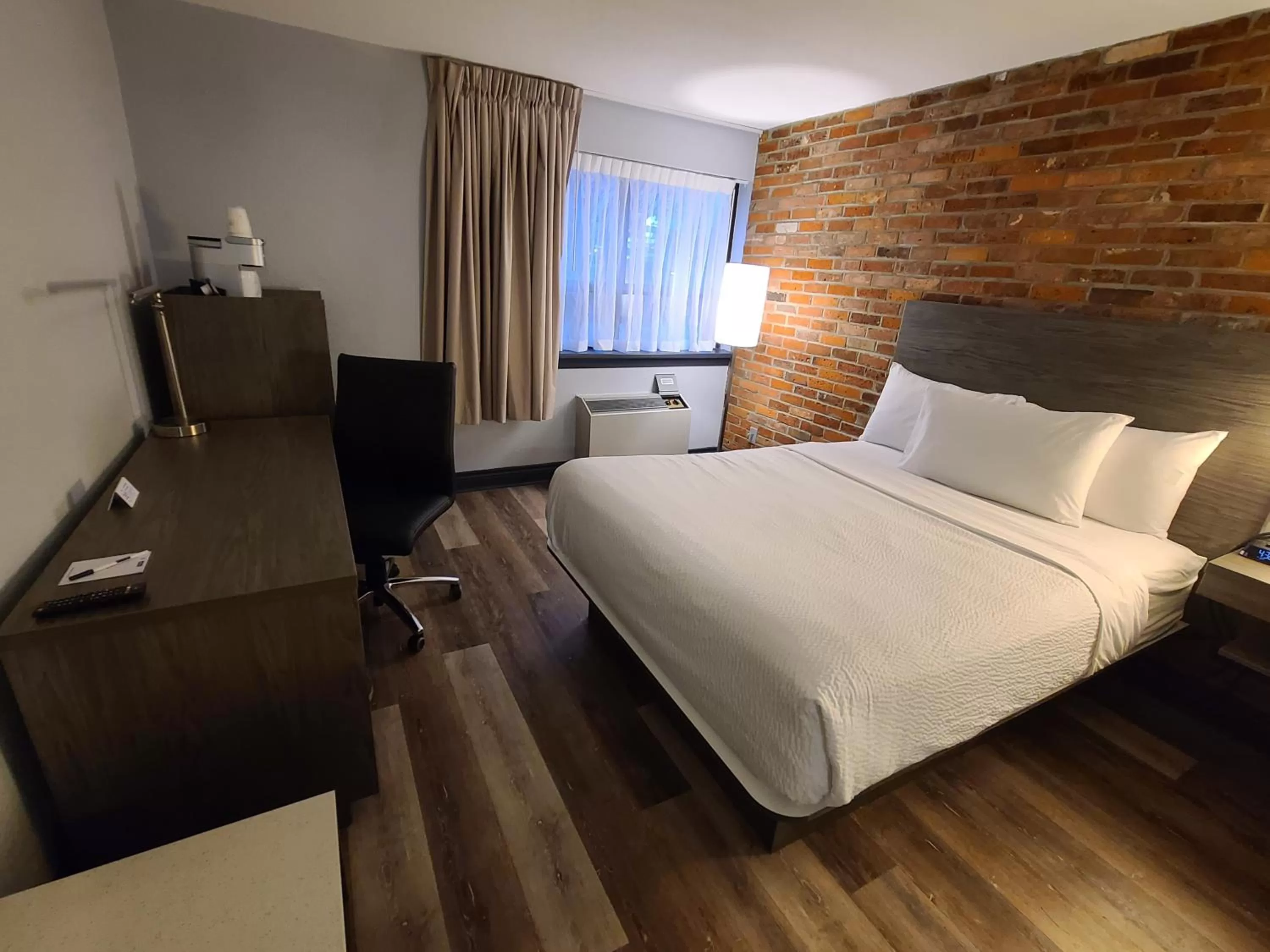 Bed in Travelodge by Wyndham Barrie