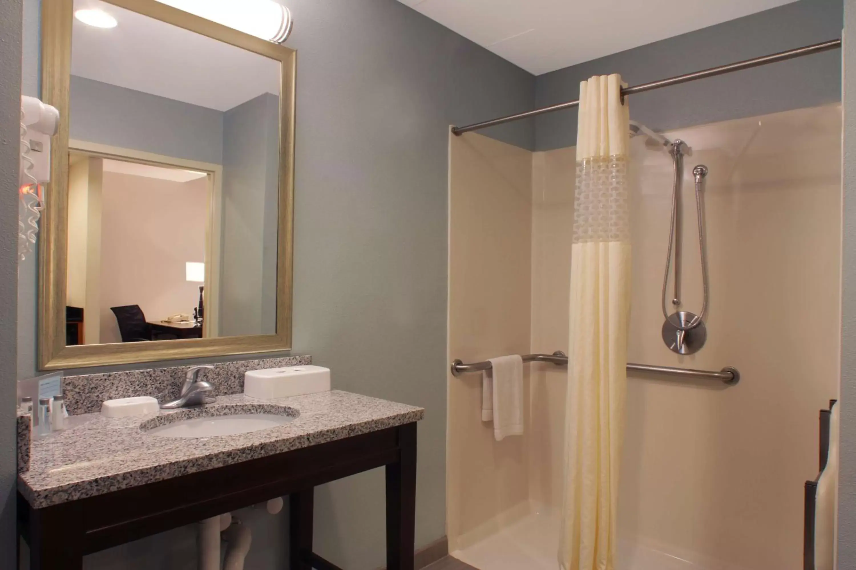 Bathroom in Hampton Inn & Suites Port St. Lucie