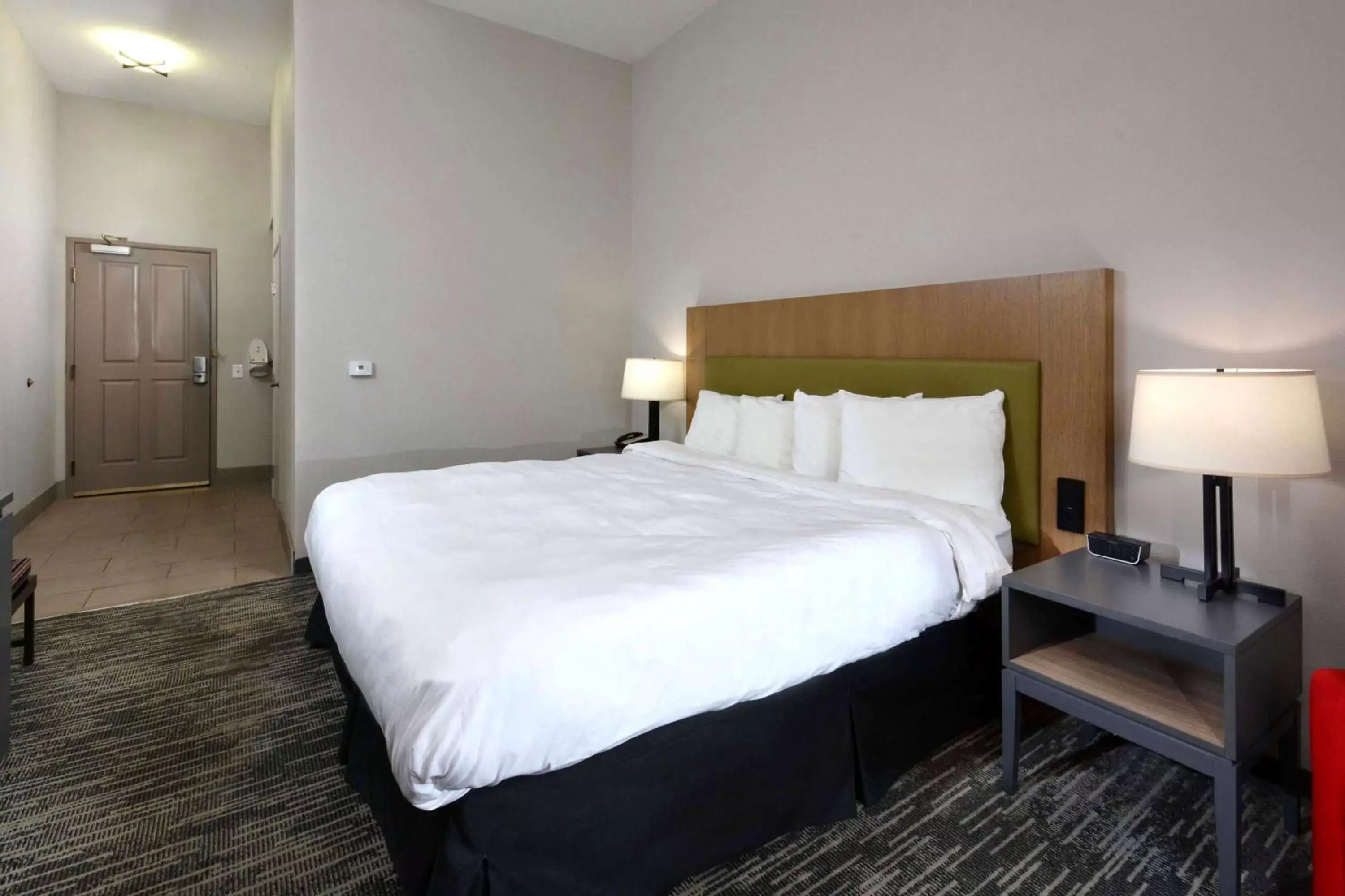 Bed in Country Inn & Suites by Radisson Asheville West