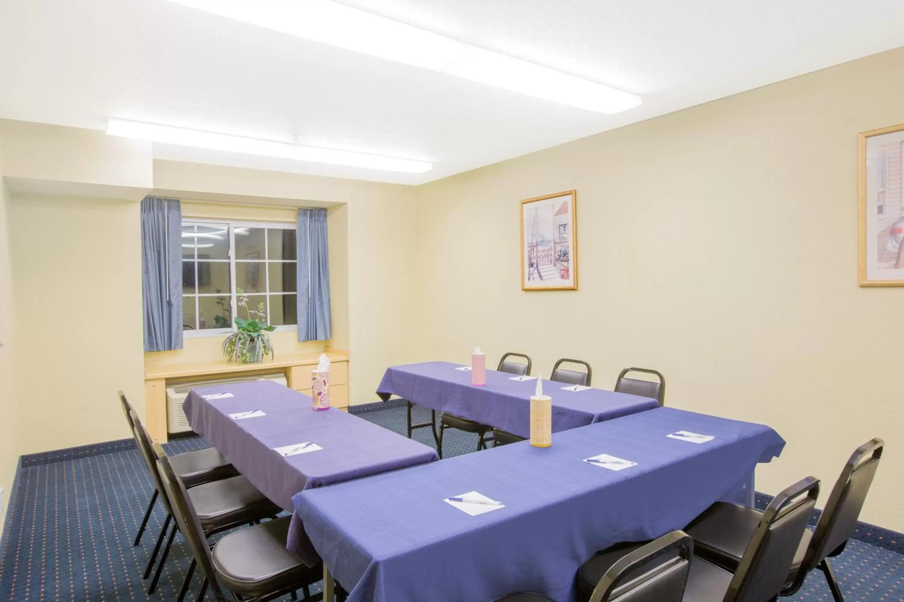 Meeting/conference room in Microtel Inn & Suites by Wyndham Albertville