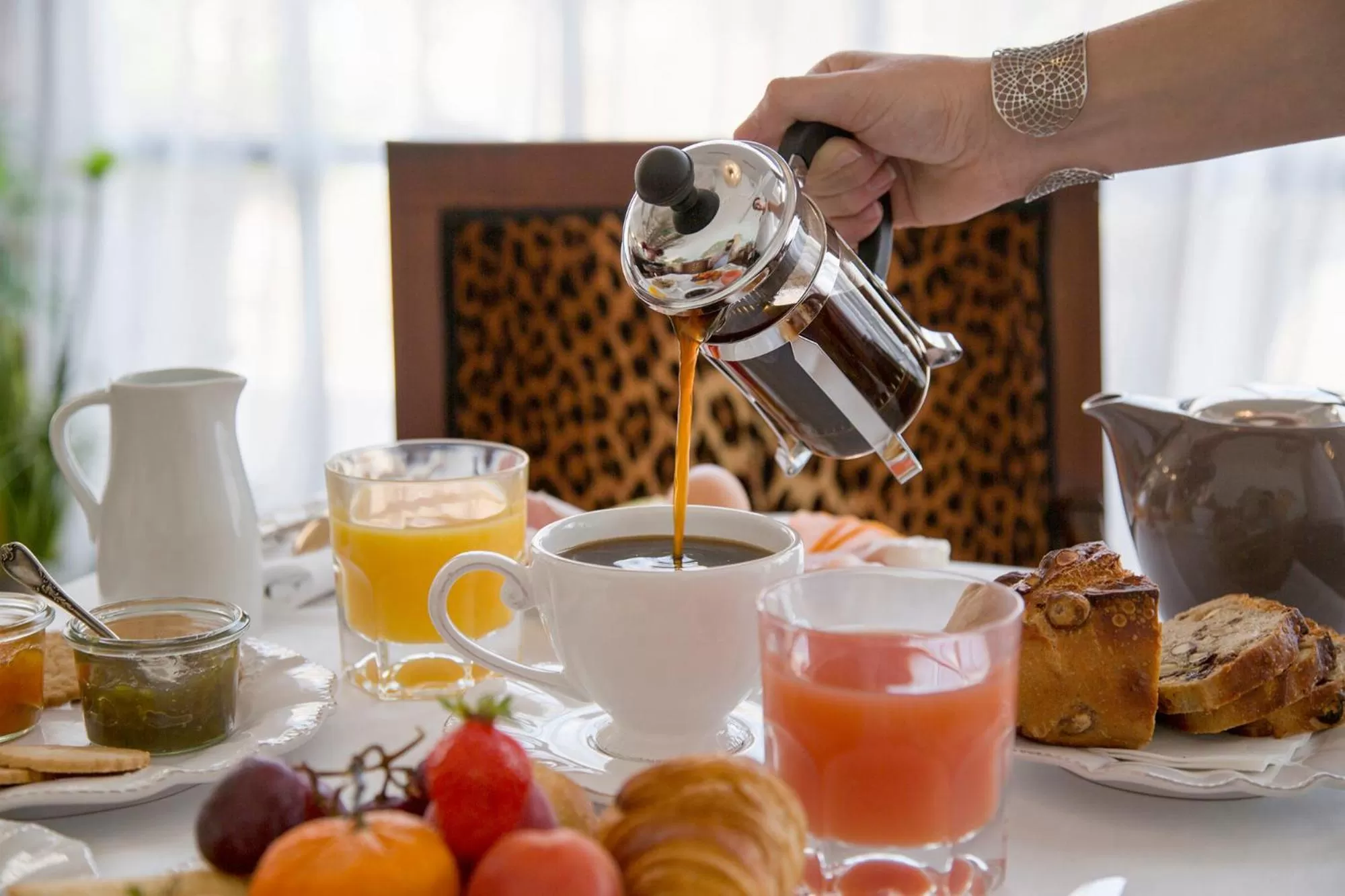 Continental breakfast in Hôtel du Domaine de La Groirie - Le Mans