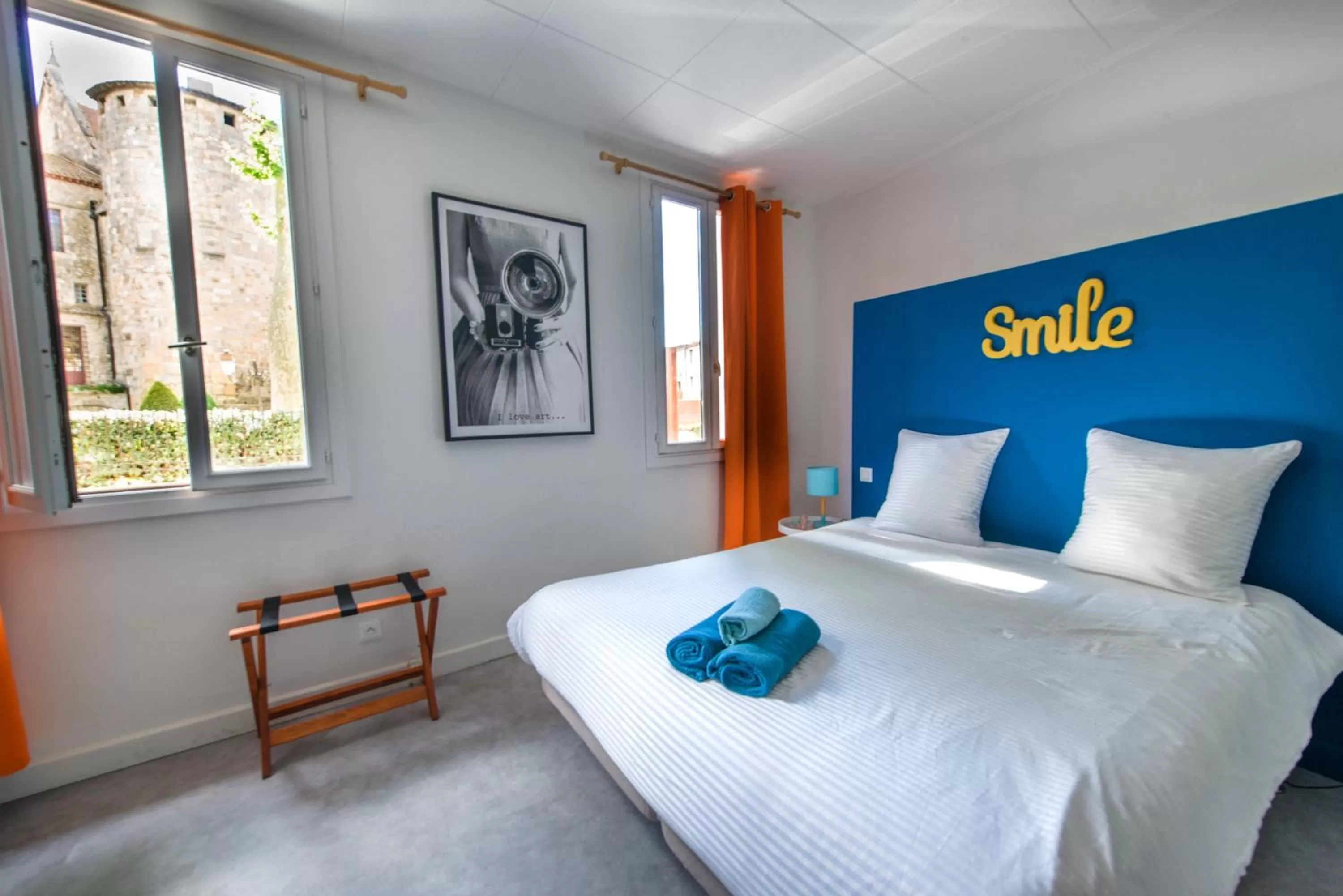 Landmark view, Bed in La Maison Gustave