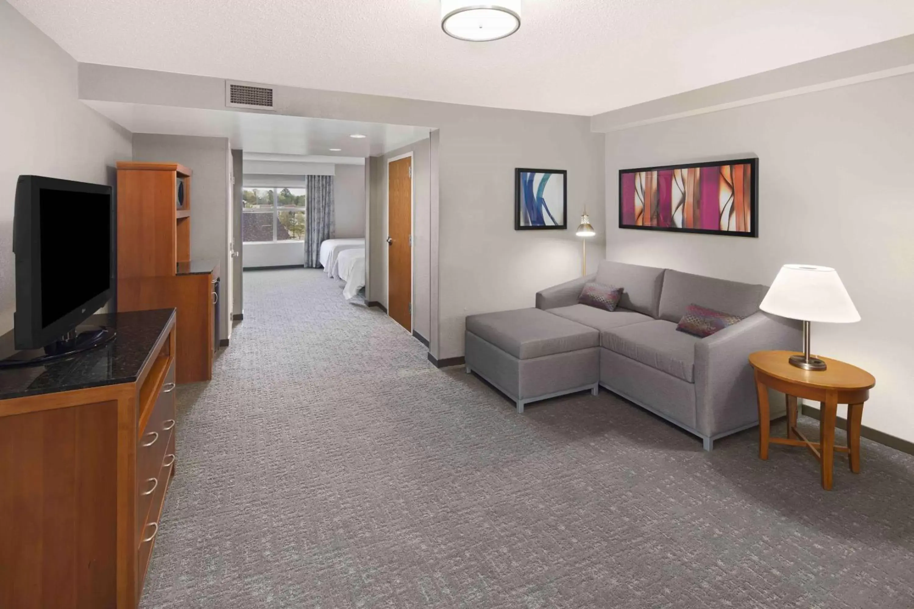 Bedroom, Seating Area in Hilton Garden Inn Jackson-Madison