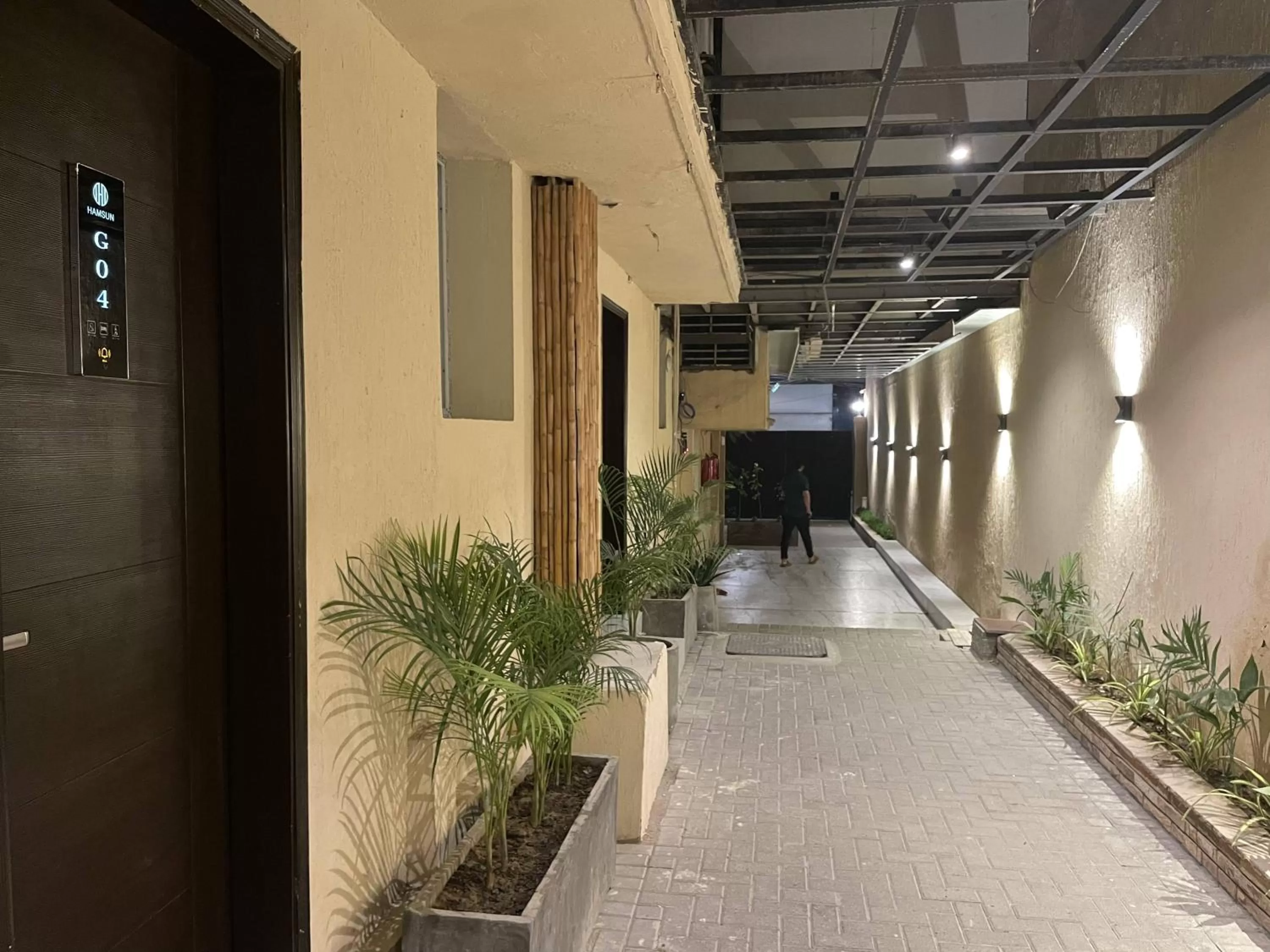 Facade/entrance in Hamsun Shahrah-e-Faisal