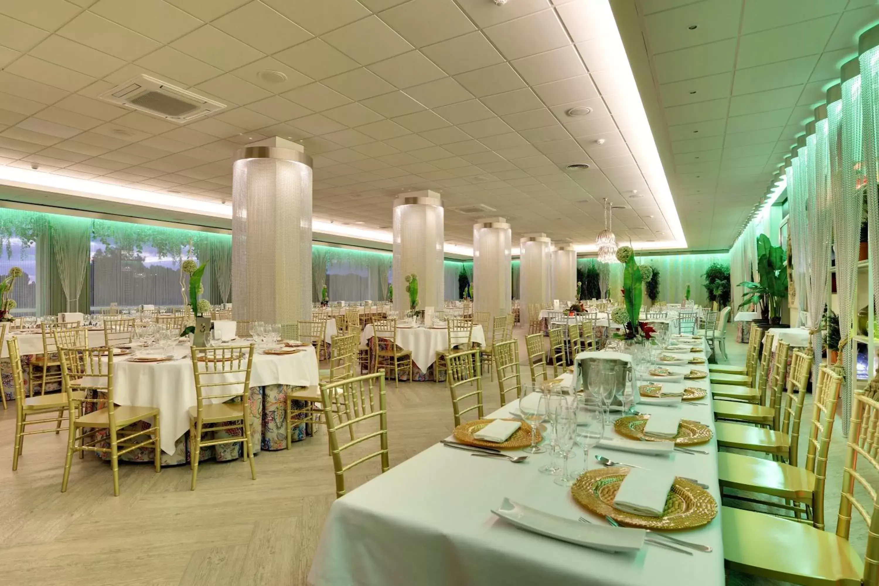 Restaurant/places to eat in Hotel Luze El Villa Restaurant/places to eat in Hotel Luze El Villa