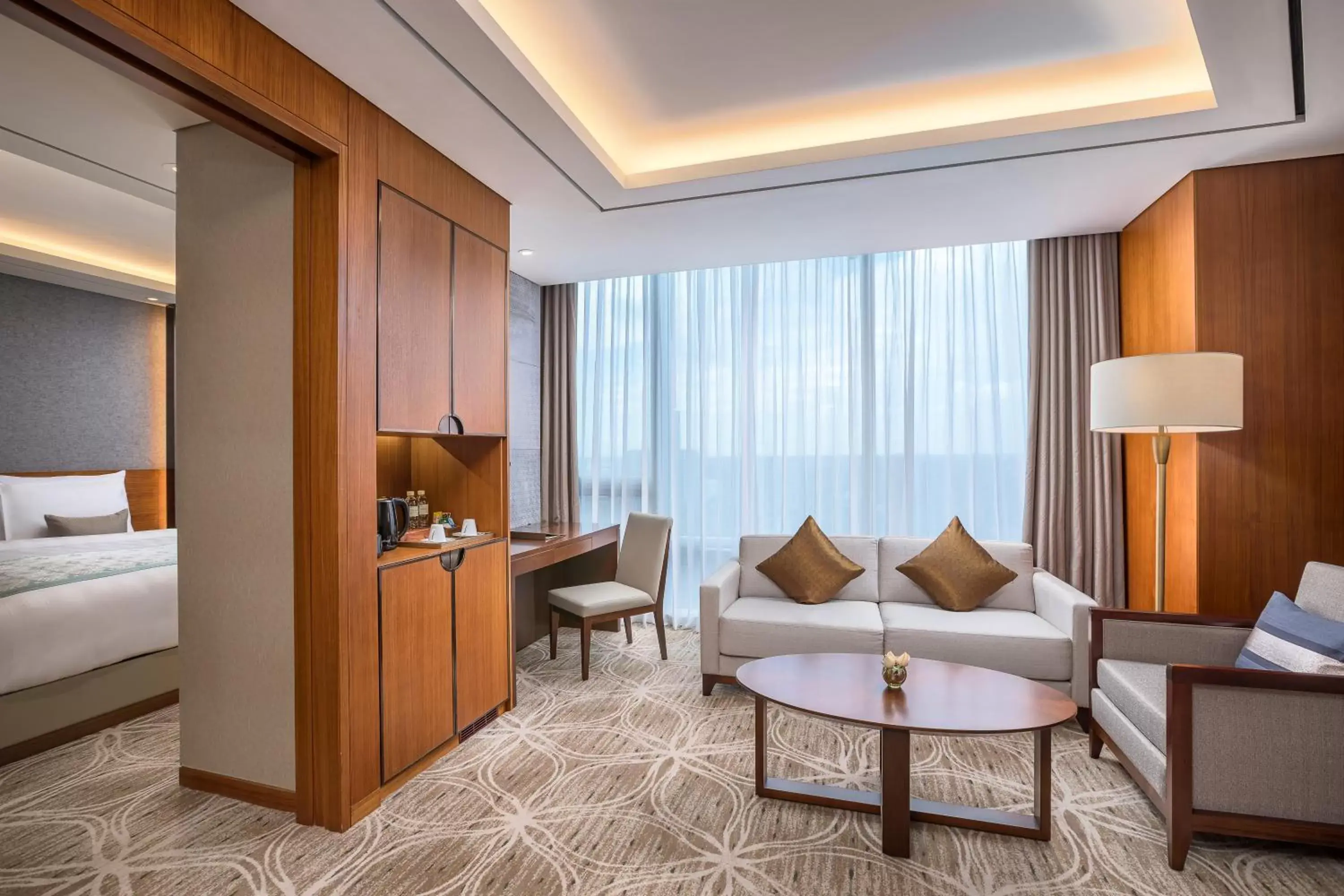 Bed, Seating Area in LOTTE Hotel Yangon