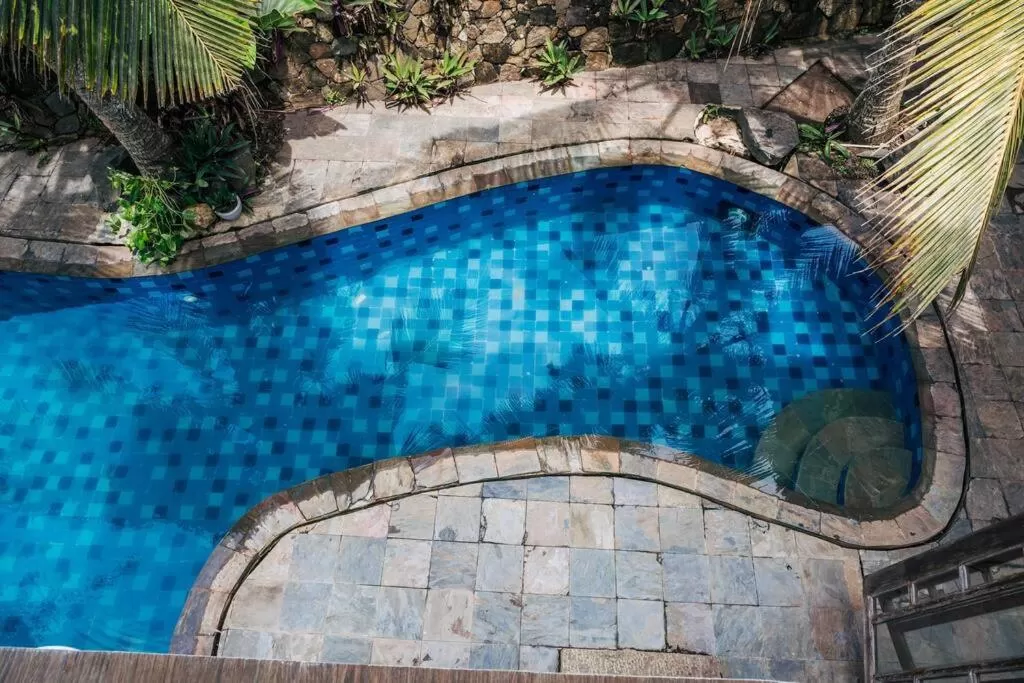 Sānti Beach House with pool & beach