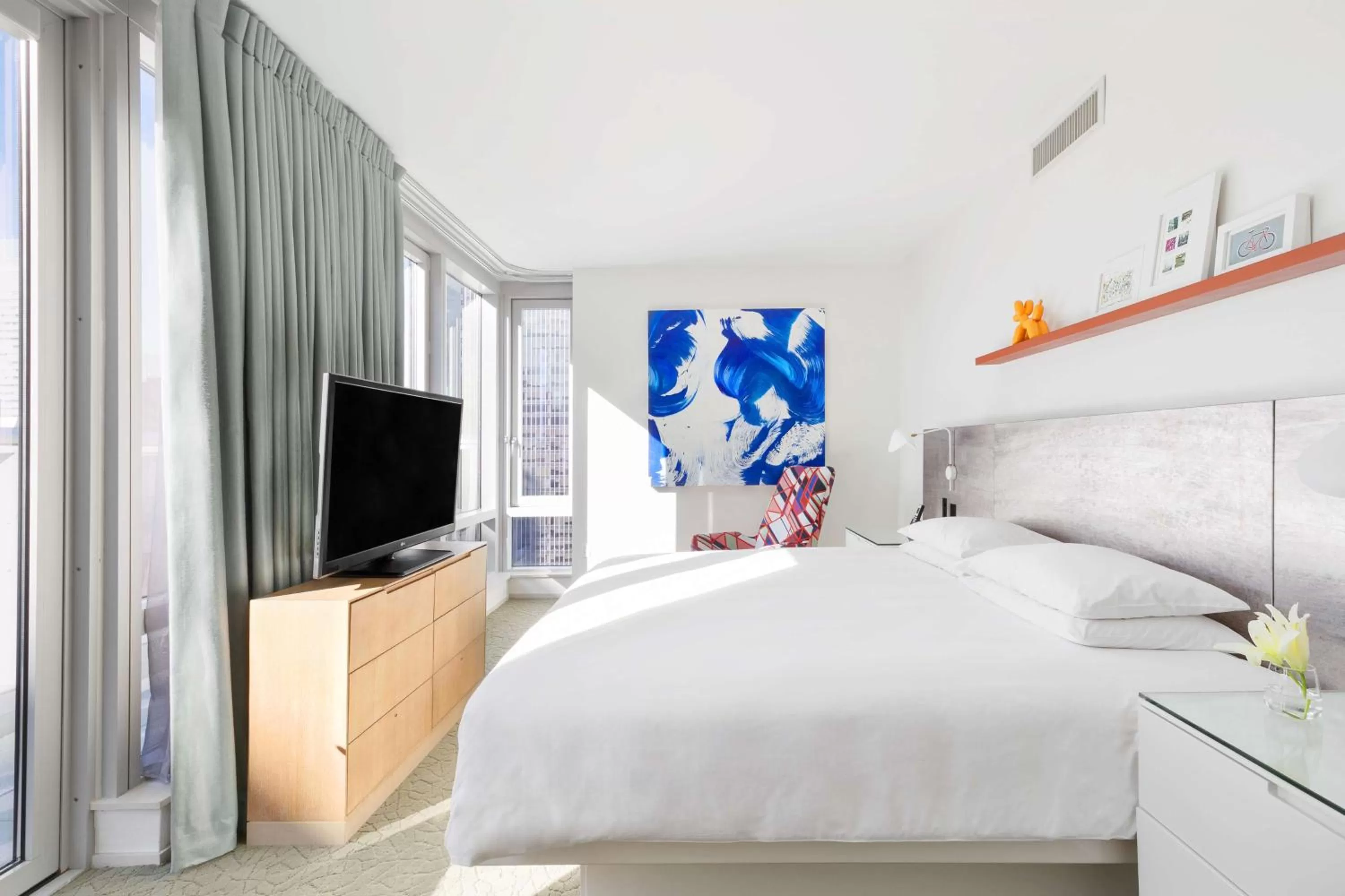 Photo of the whole room, Bed in Hyatt Centric Times Square New York