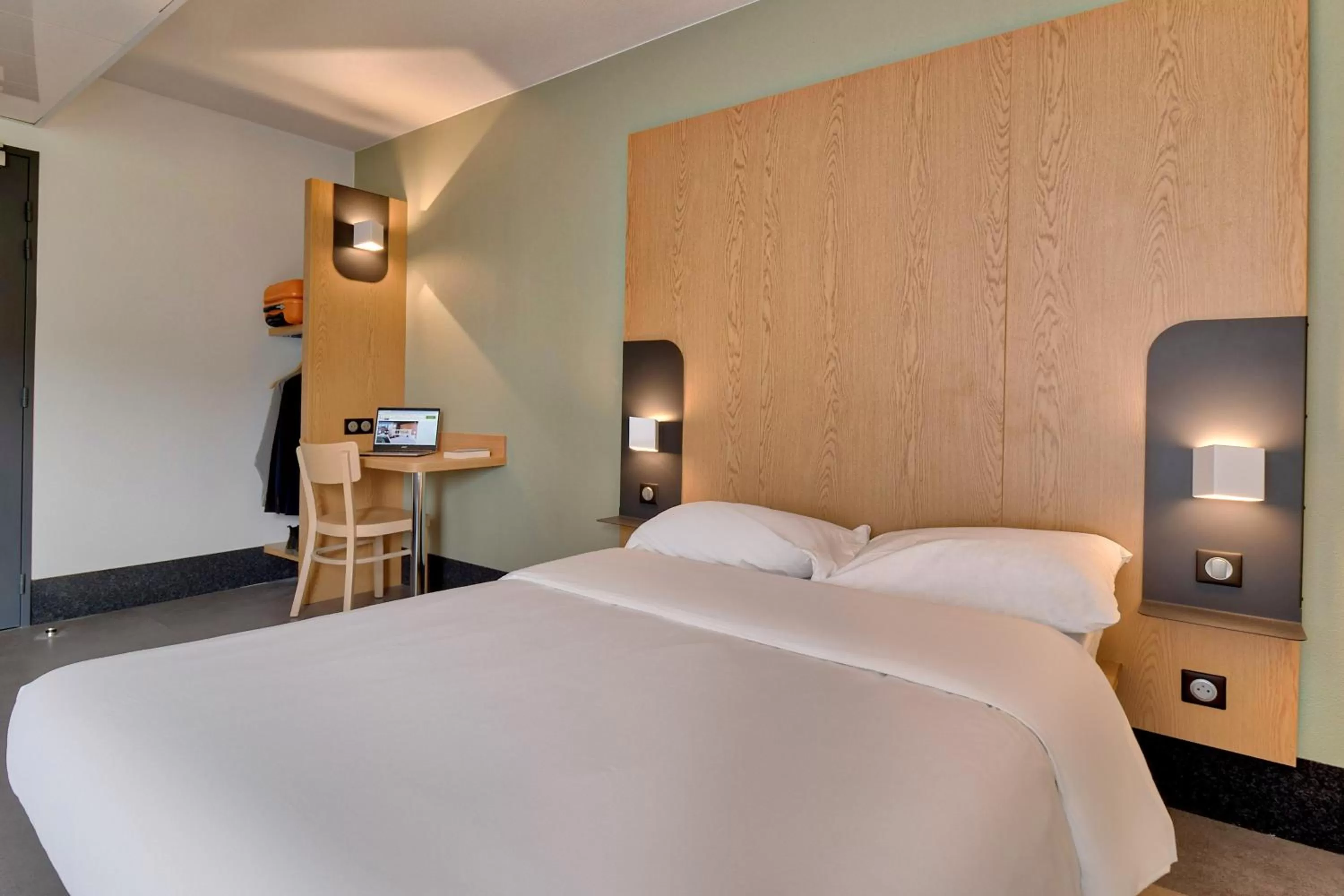 Bedroom, Bed in B&B HOTEL Bayonne Tarnos