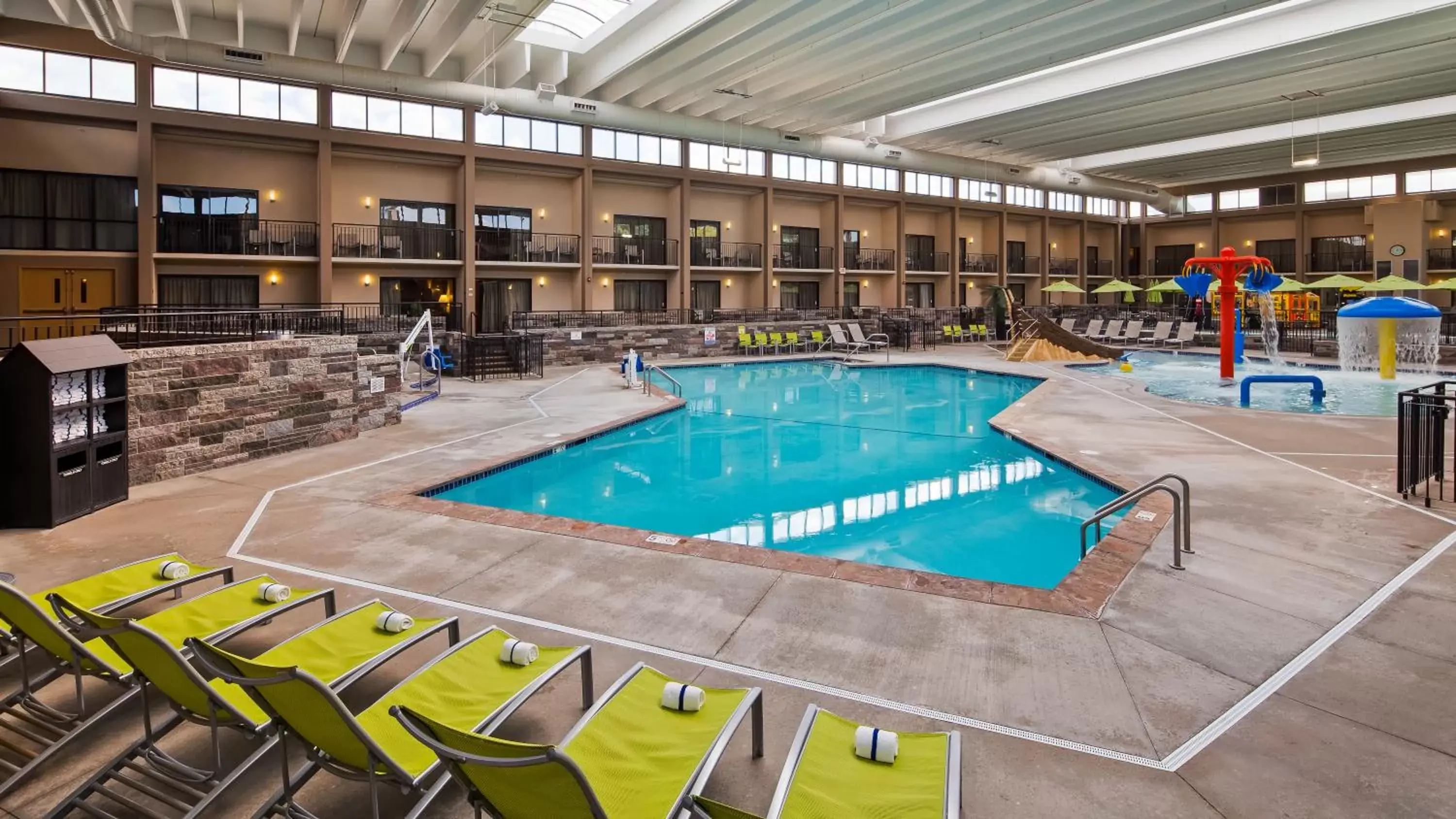 Swimming Pool in Best Western Plus Bloomington Hotel