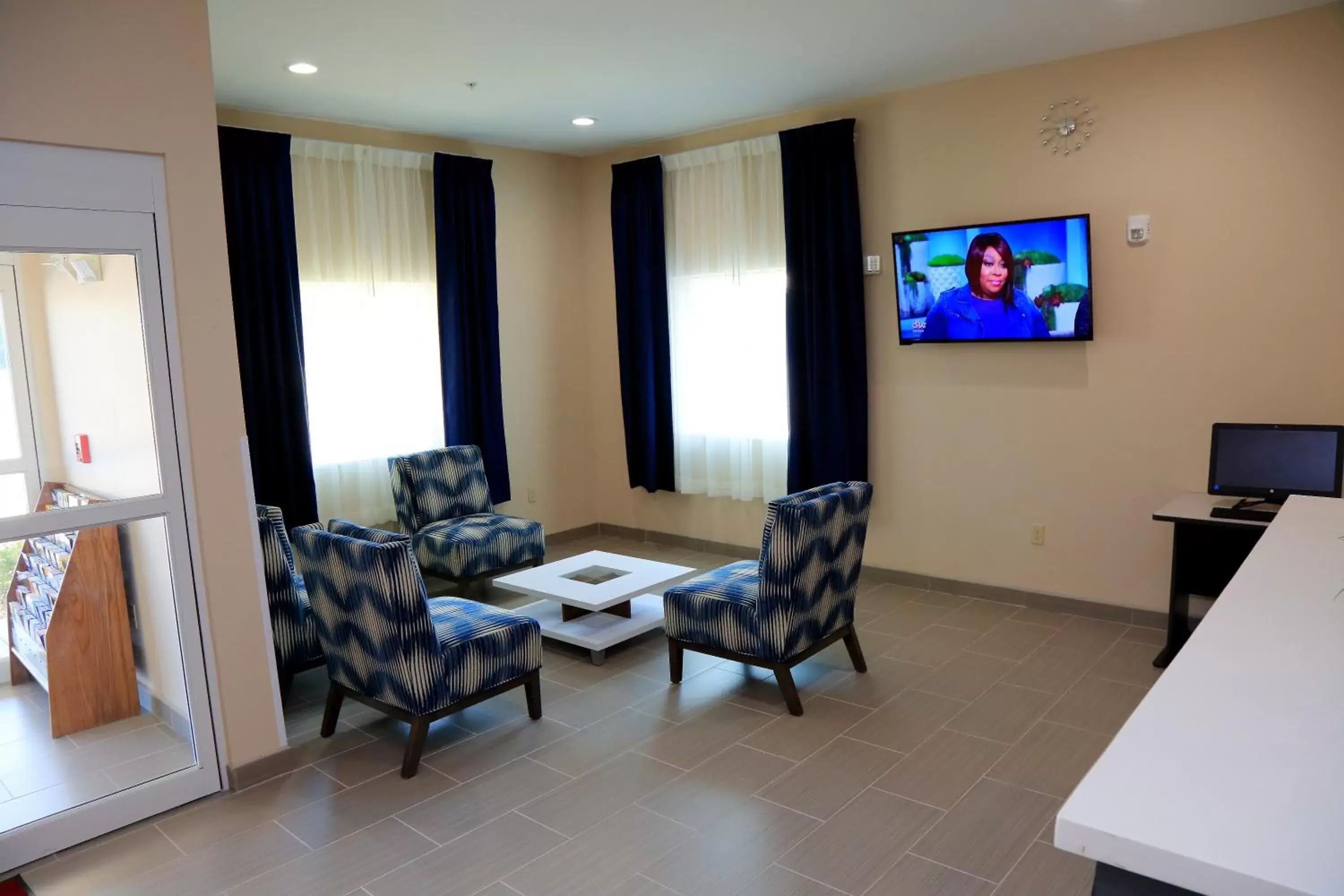 TV/Entertainment Center in Americas Best Value Inn & Suites-Prairieville