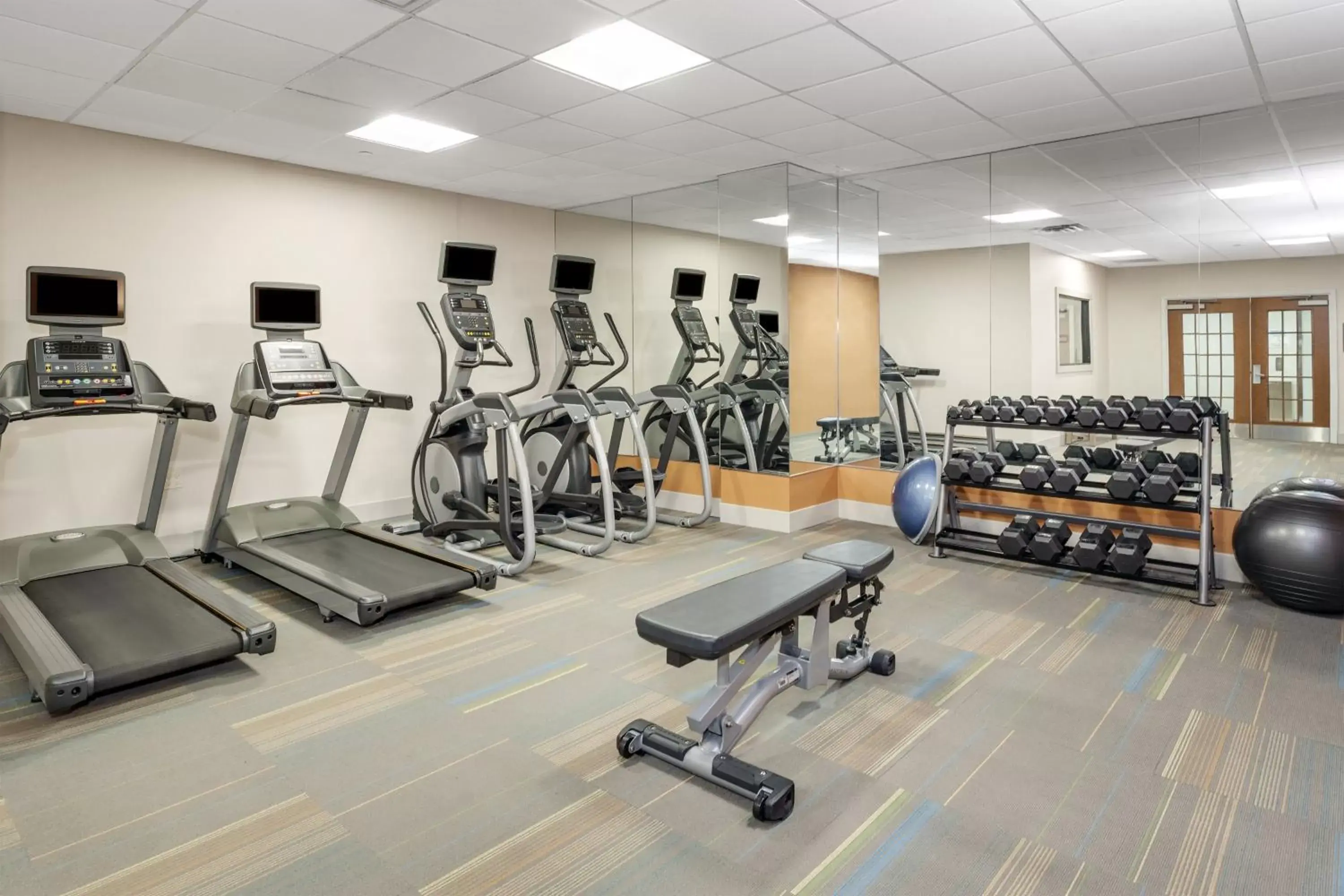 Fitness centre/facilities, Fitness Center/Facilities in Holiday Inn Express Hotel & Suites East End, an IHG Hotel