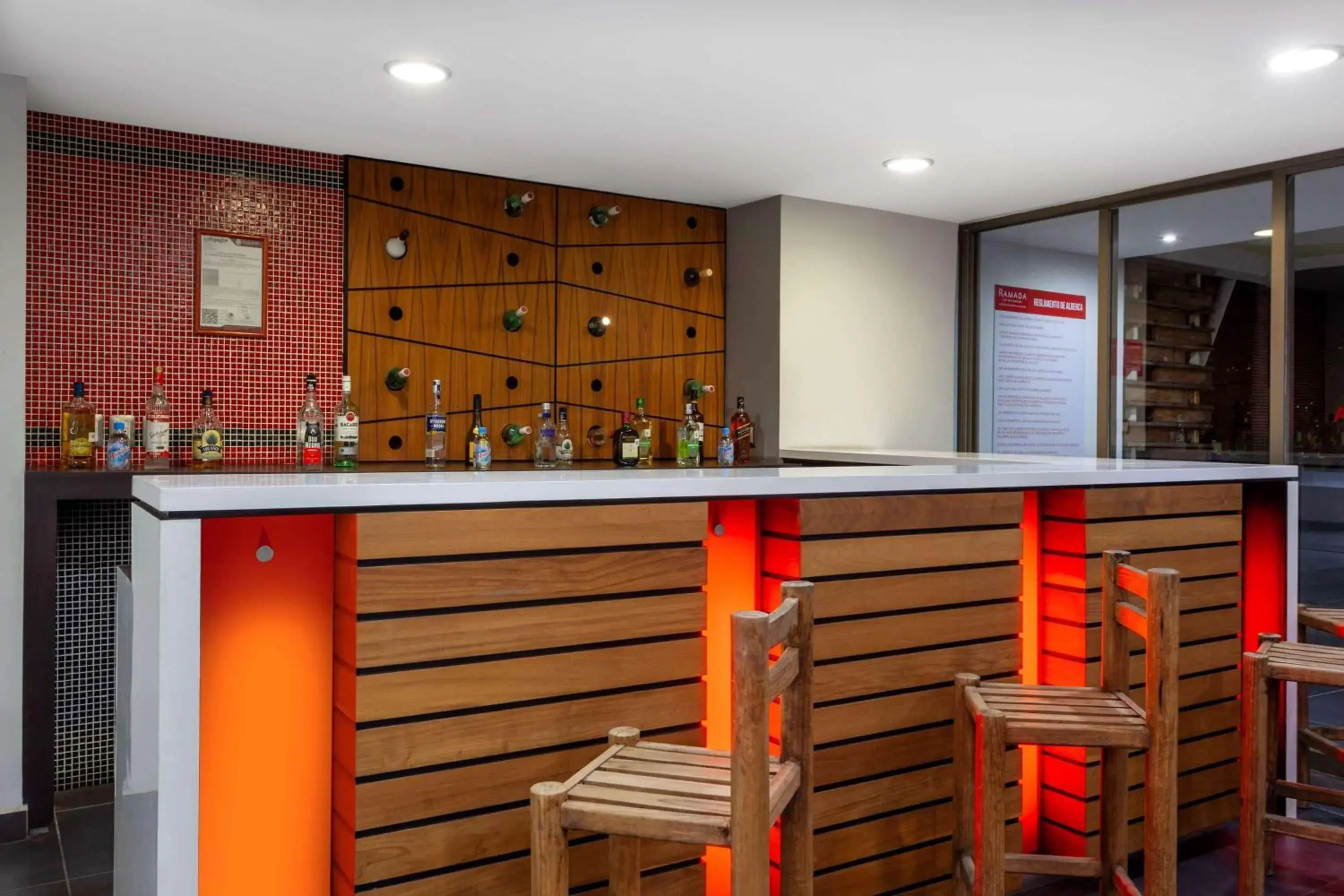 Lounge or bar, Lobby/Reception in Ramada by Wyndham Acapulco Hotel & Suites