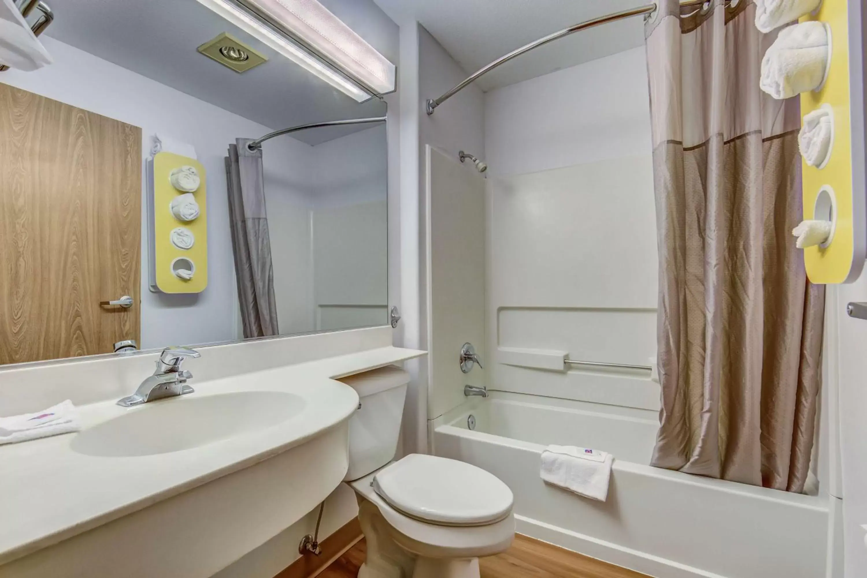 Shower, Bathroom in Motel 6-Sutherlin, OR
