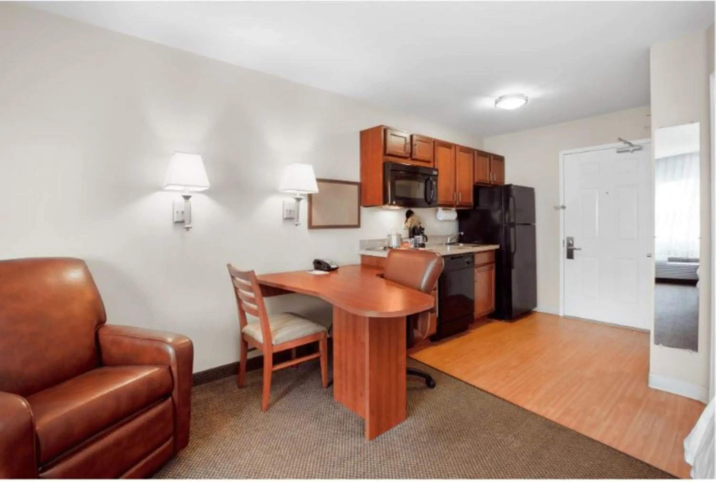 Photo of the whole room, Kitchen/Kitchenette in Candlewood Suites Gillette, an IHG Hotel