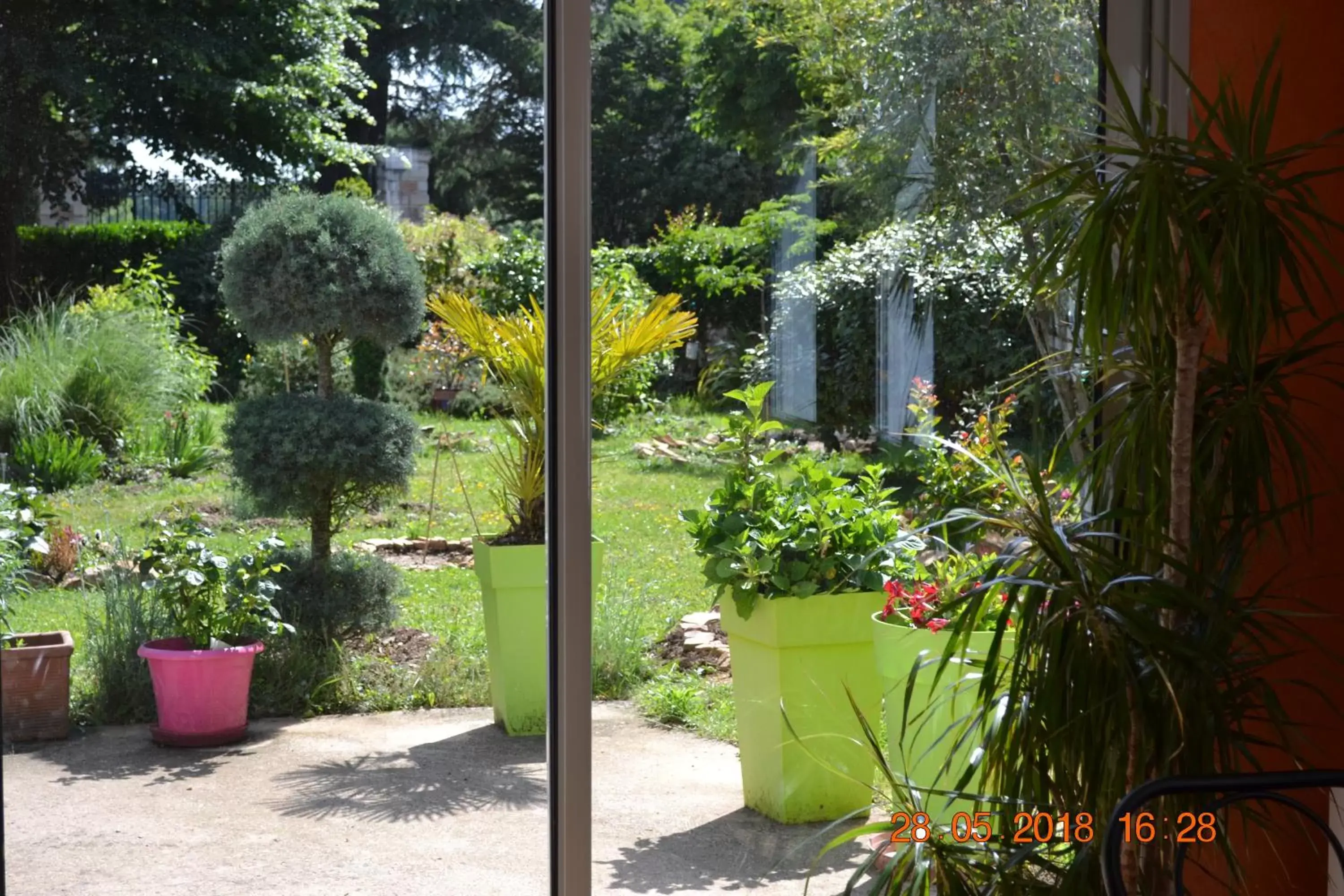 Patio, Garden in Hôtel Le Castel