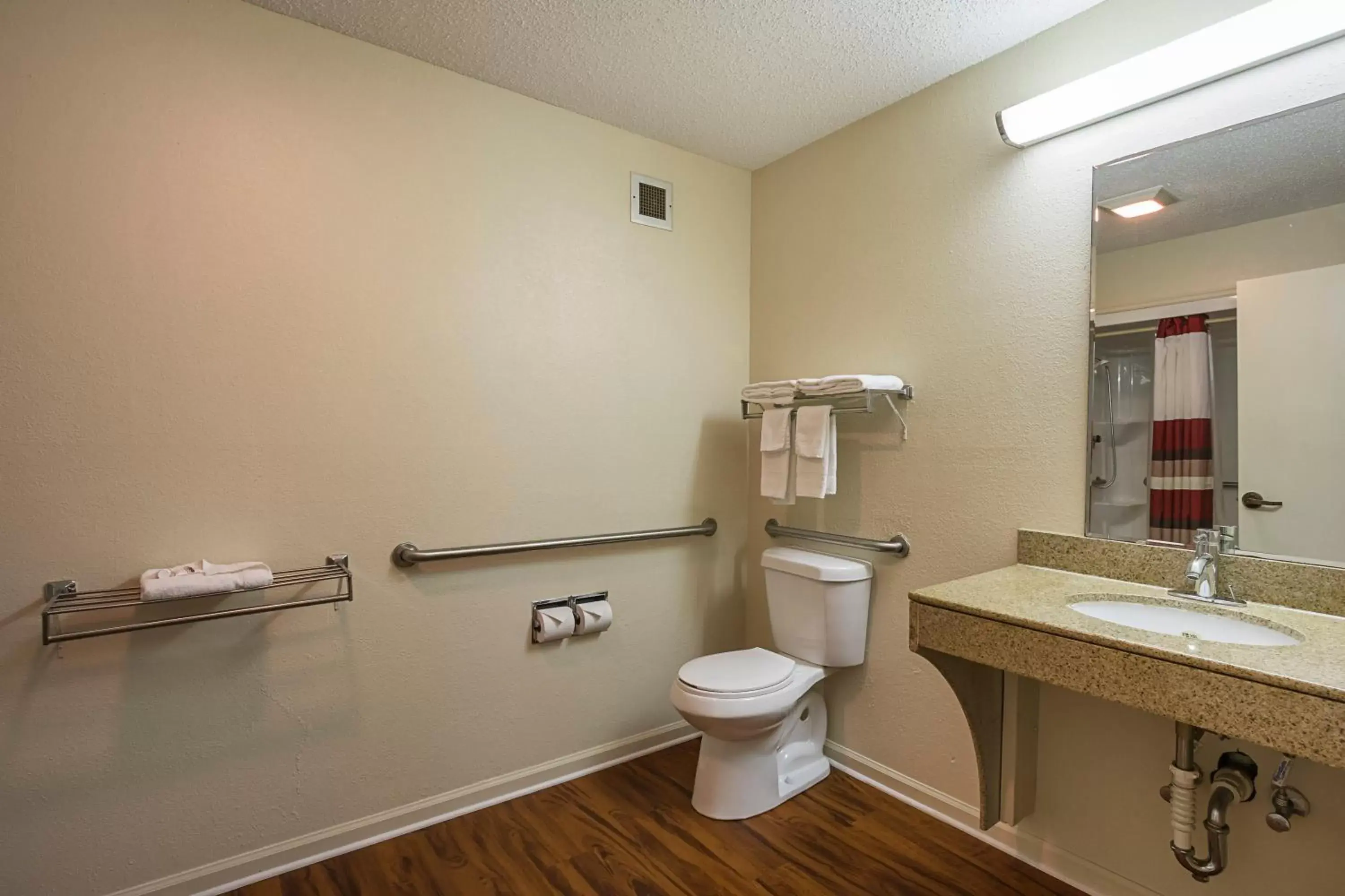 Bathroom in Red Roof Inn & Suites Scottsboro