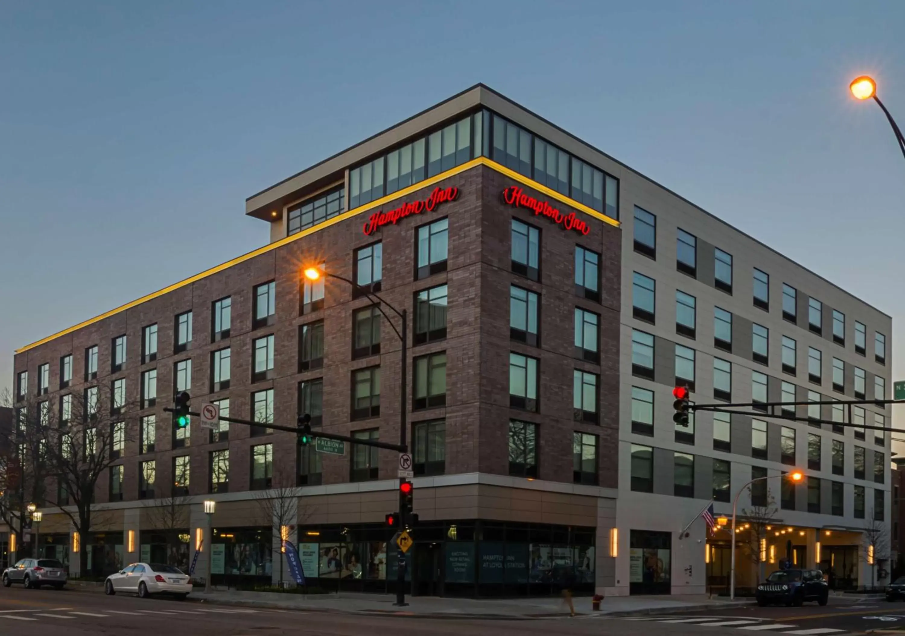 Property Building in Hampton Inn Chicago North-Loyola Station, Il