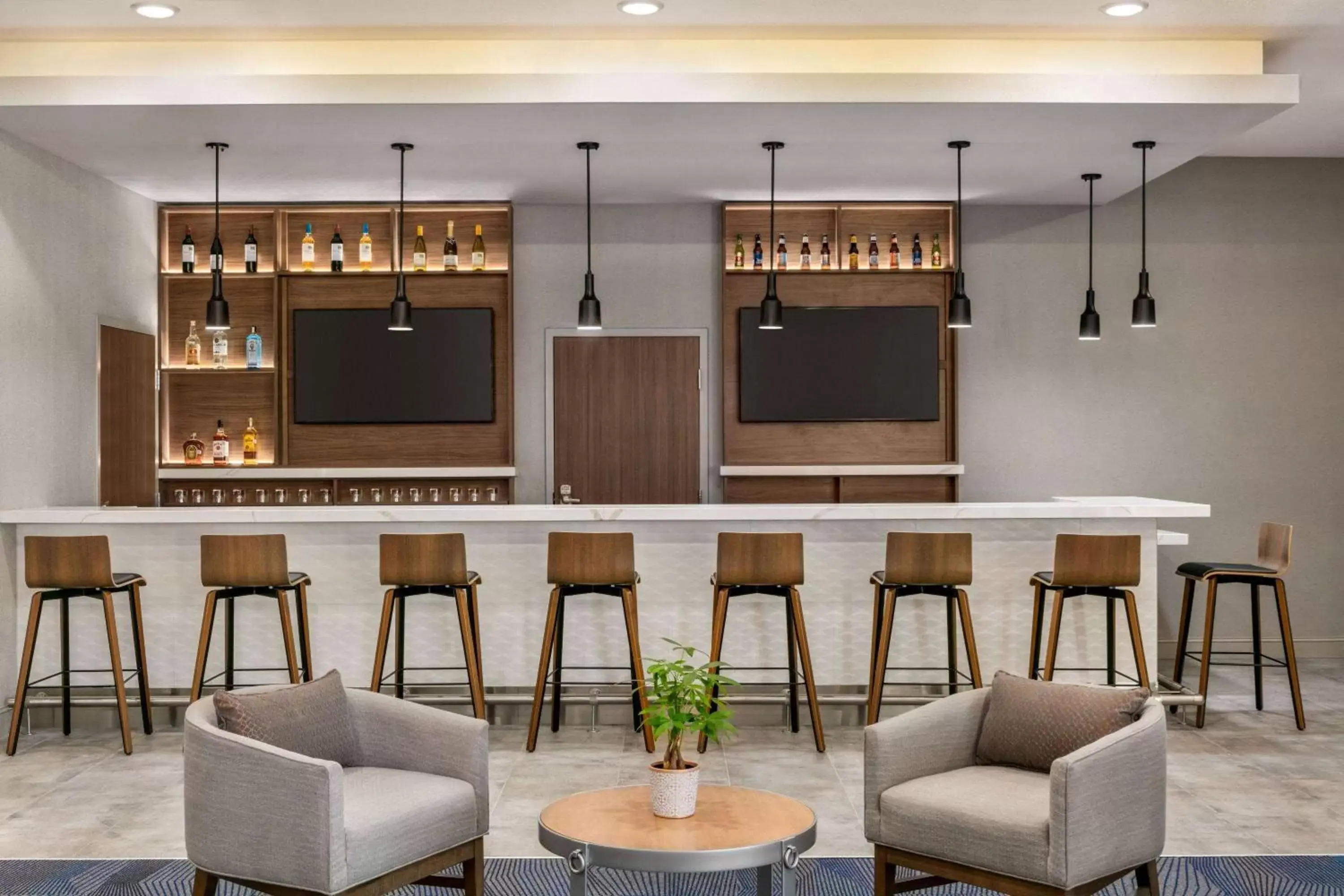 Lounge or bar, Lounge/Bar in La Quinta Inn & Suites by Wyndham College Station North