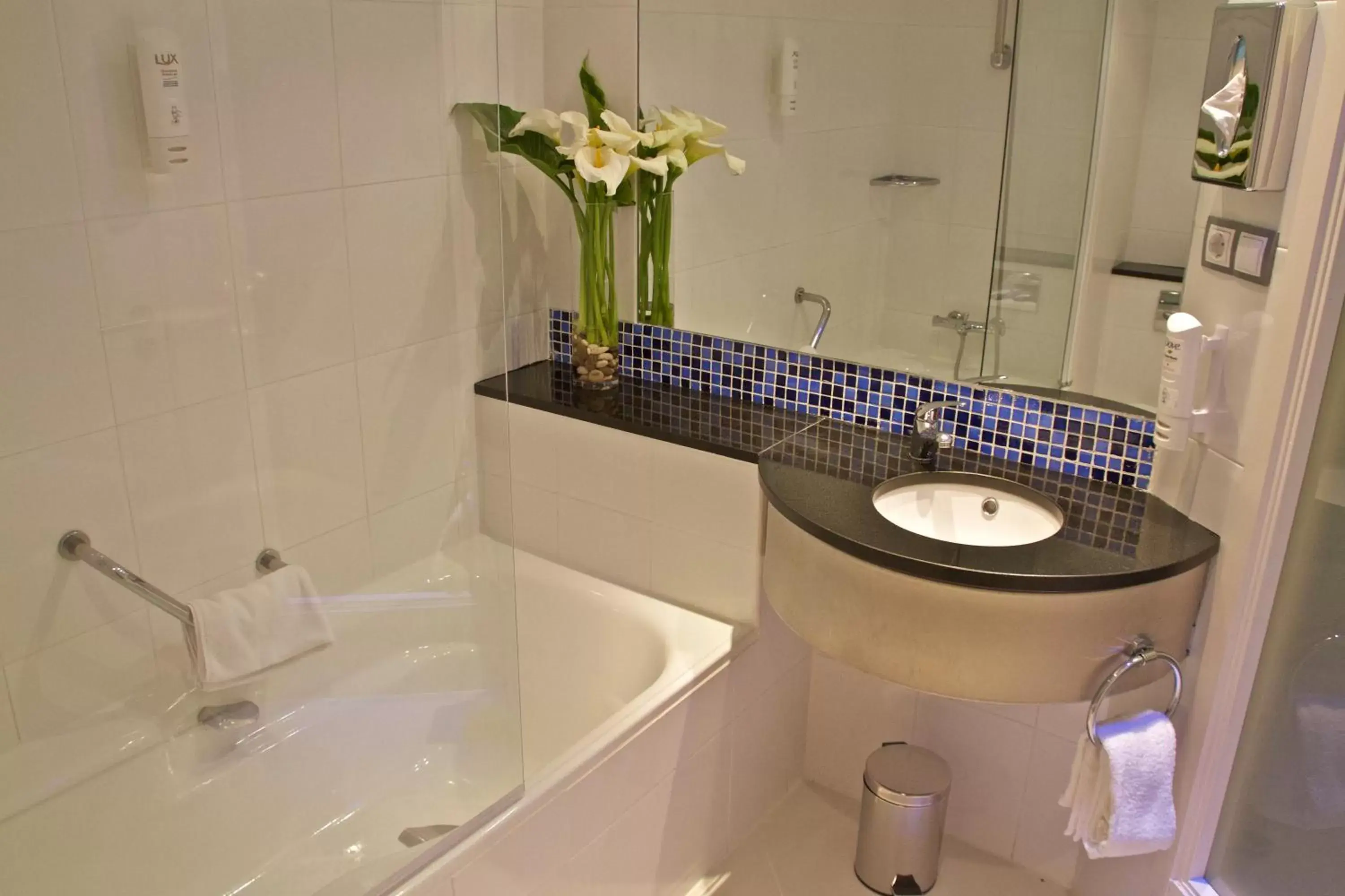 Bathroom in Holiday Inn Express Campo de Gibraltar-Barrios, an IHG Hotel